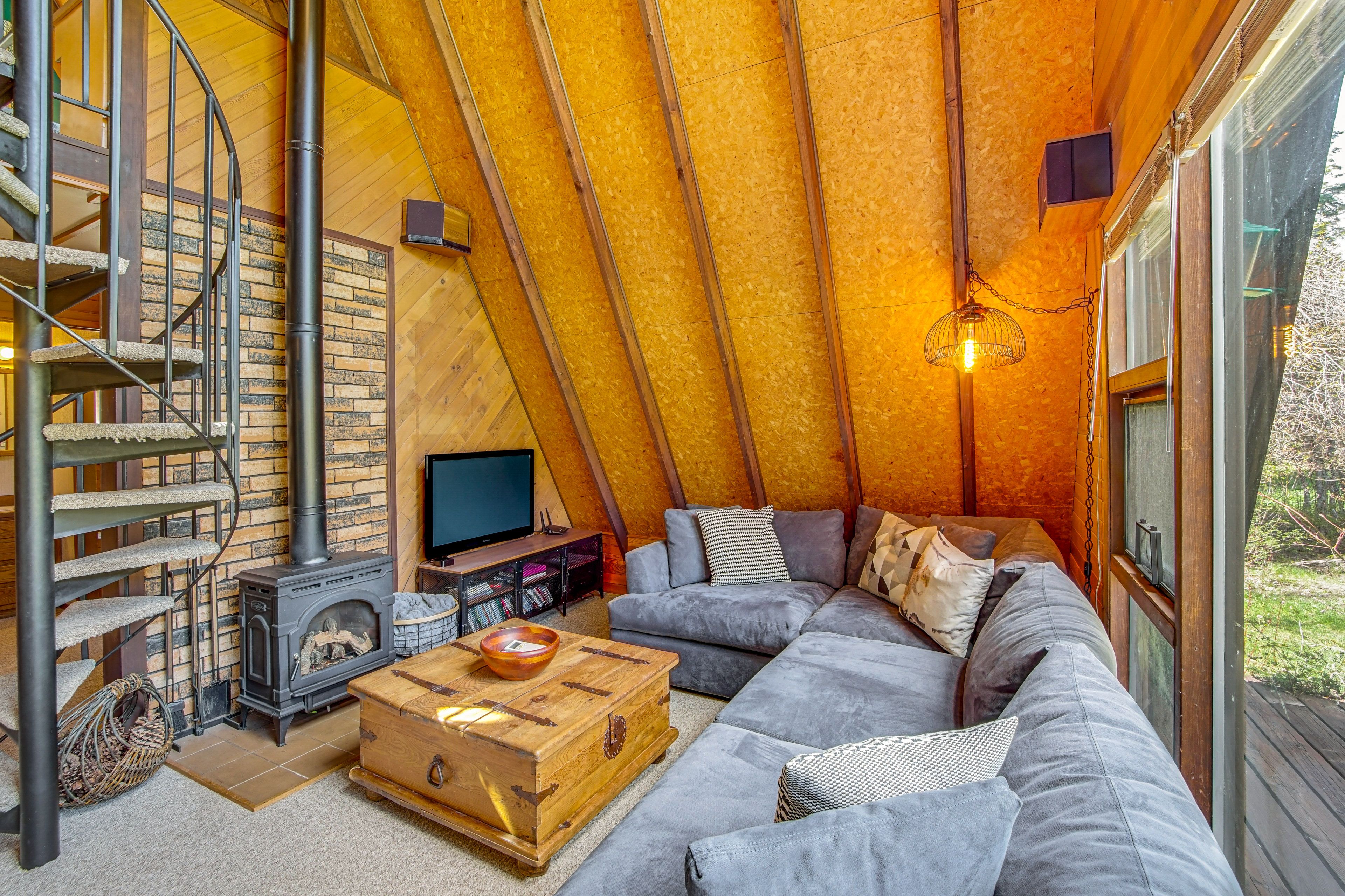 Living Room | Wood-Burning Stove | Smart TV | Main Level