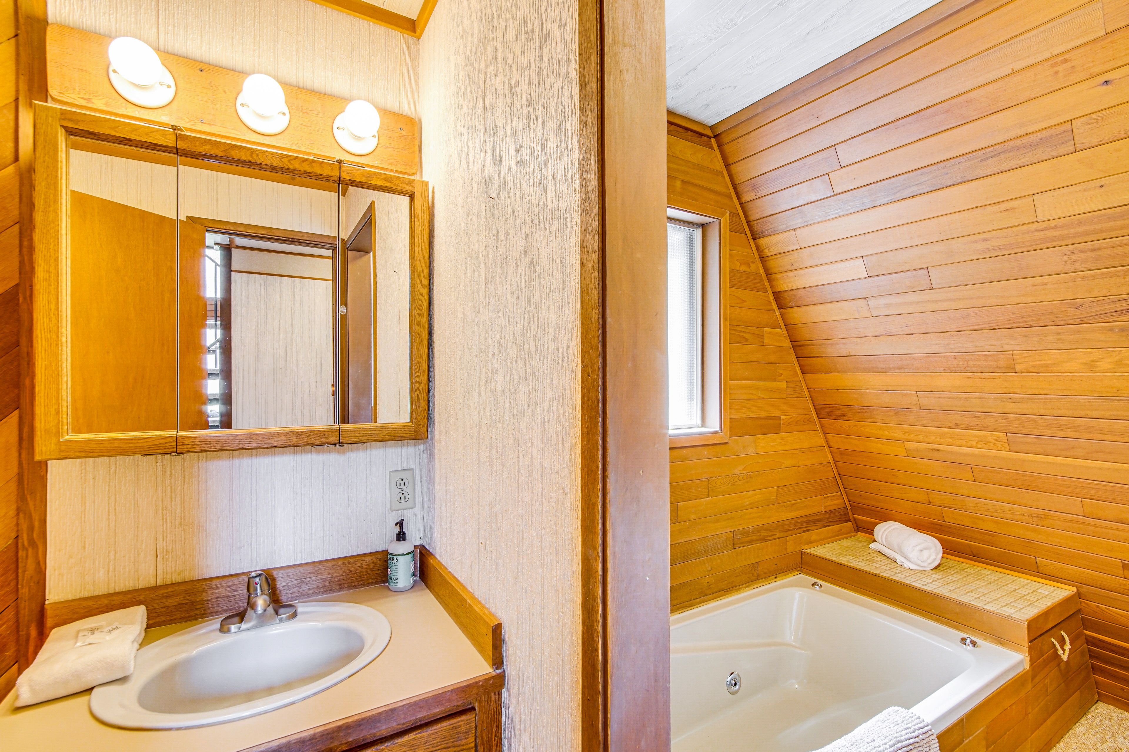 Full Bathroom | Main Level