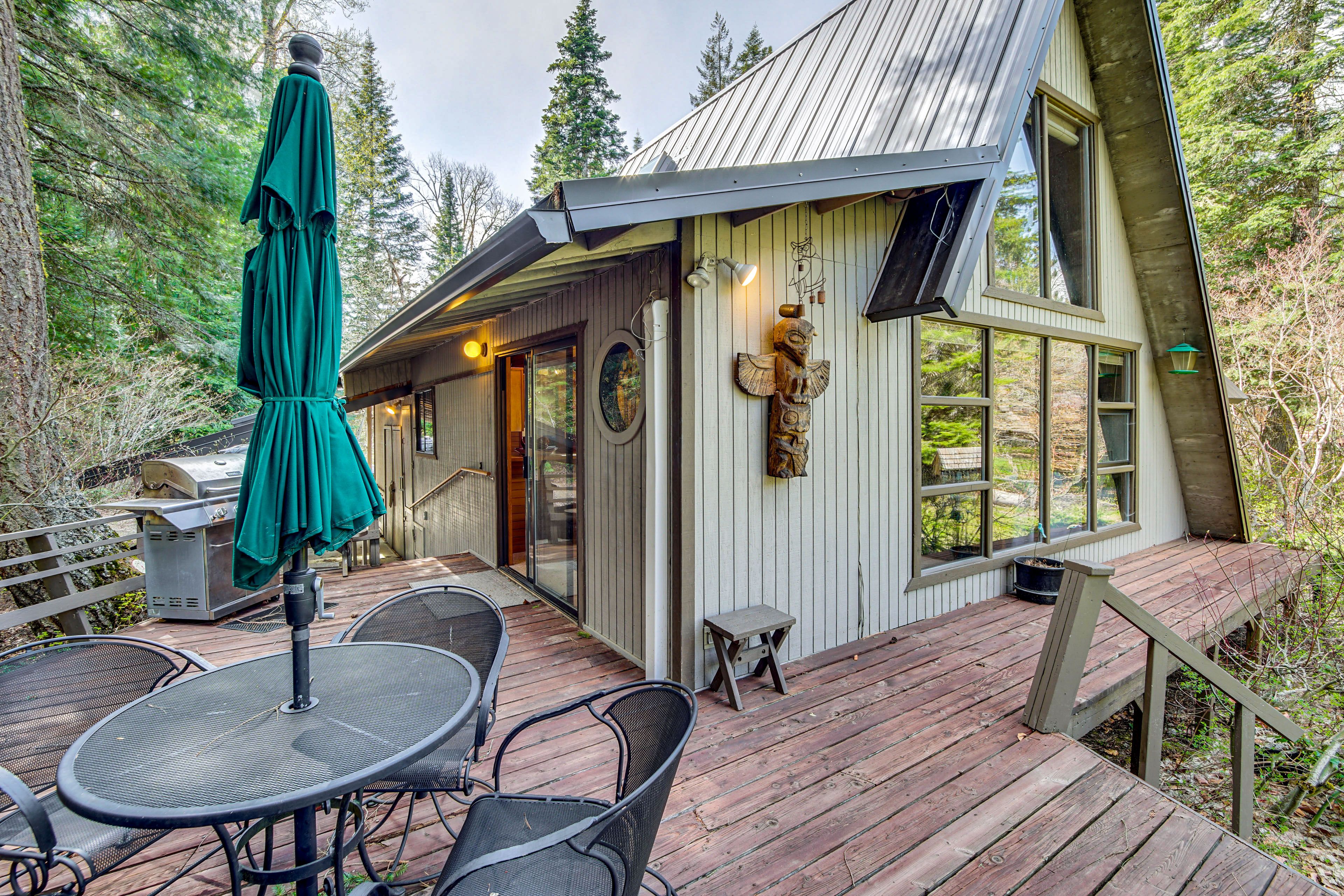 Back Deck | Close to Hiking Trails