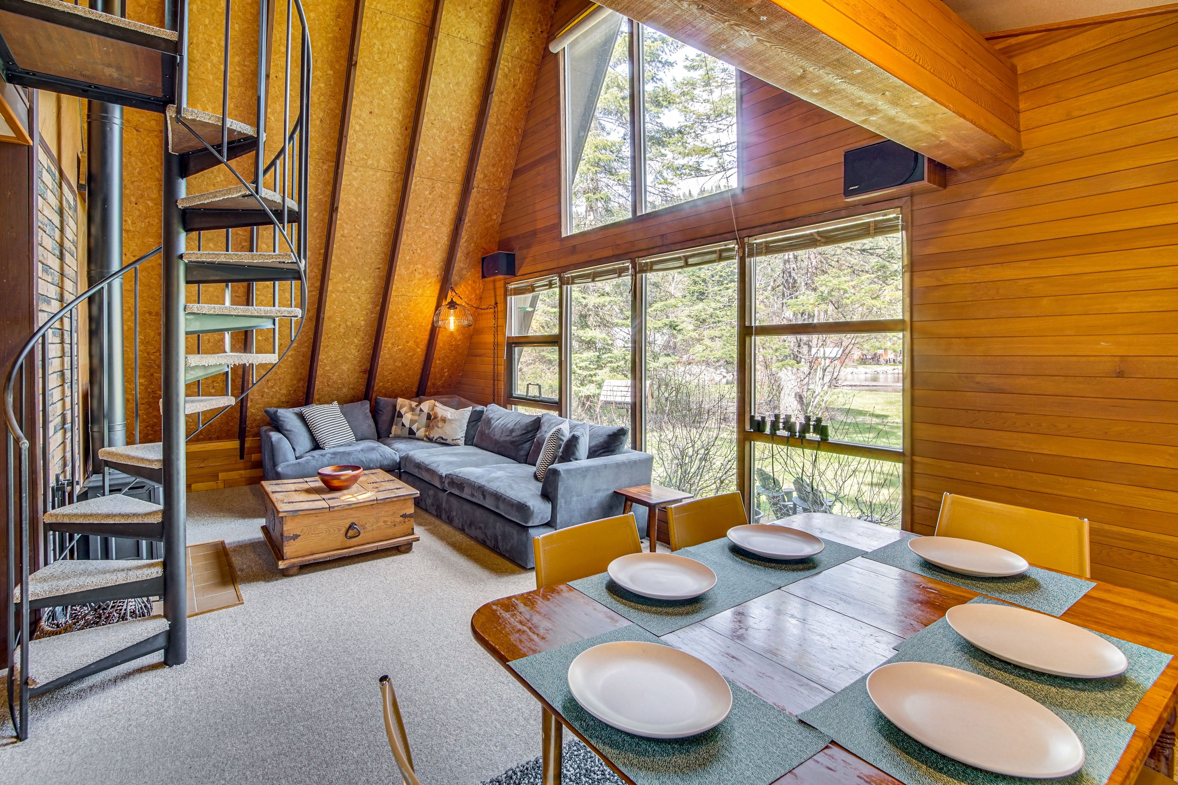 Cle Elum Vacation Rental | 1BR | 2BA | 1,012 Sq Ft | Stairs Required