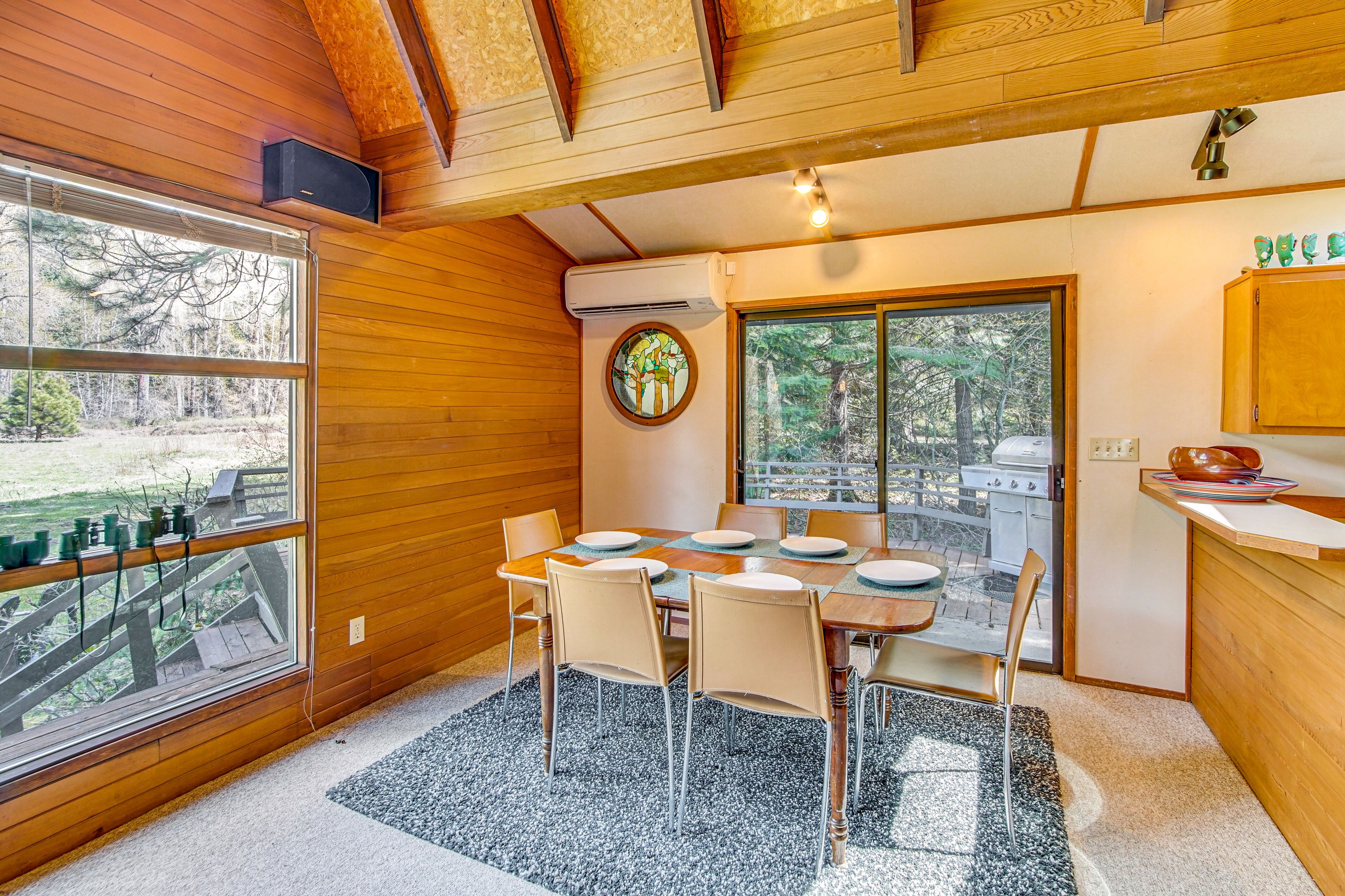 Dining Area | Dishware/Flatware Provided | Main Level