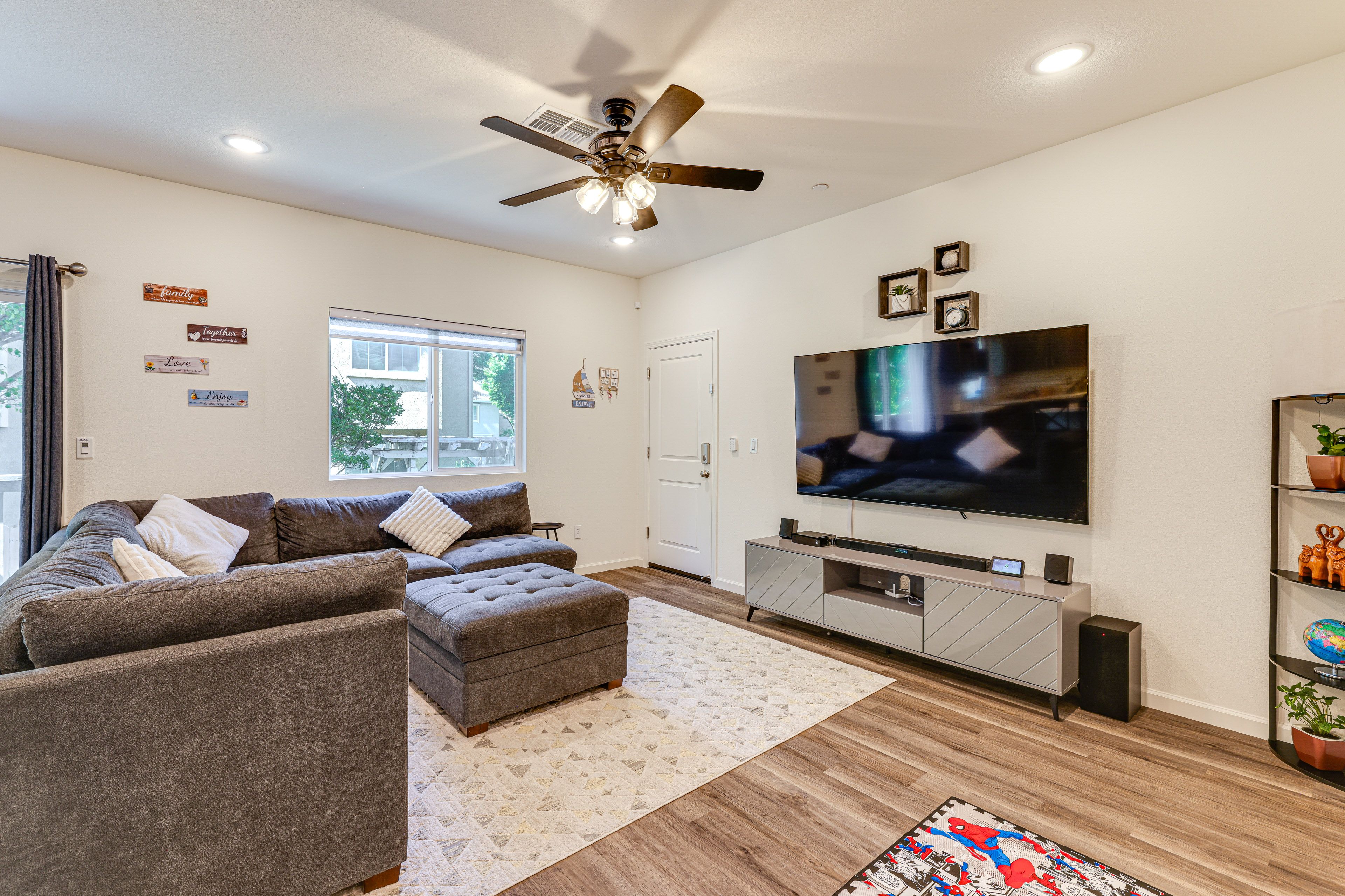 Living Room | Sound System | Free WiFi | 1st Floor