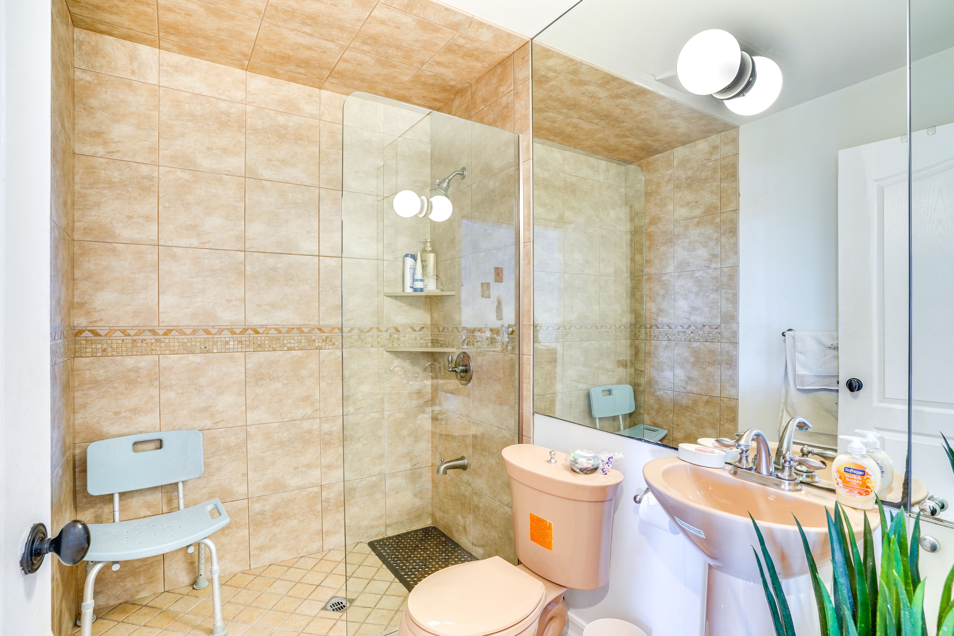 En-Suite Bathroom | Access via Bedroom 1 | Towels Provided