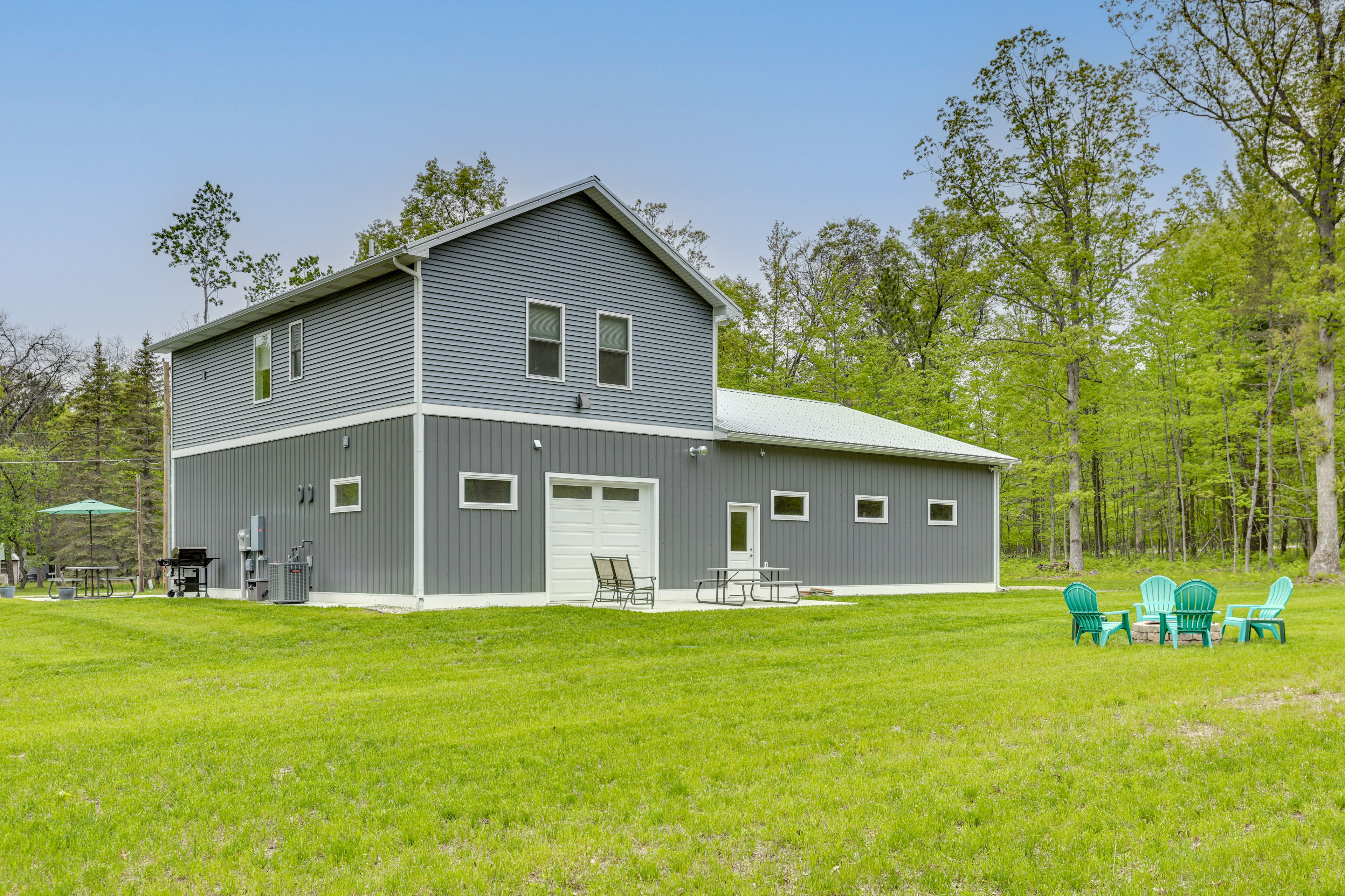 Roscommon Vacation Rental | 2BR | 1.5BA | 2,000 Sq Ft | Stairs Required