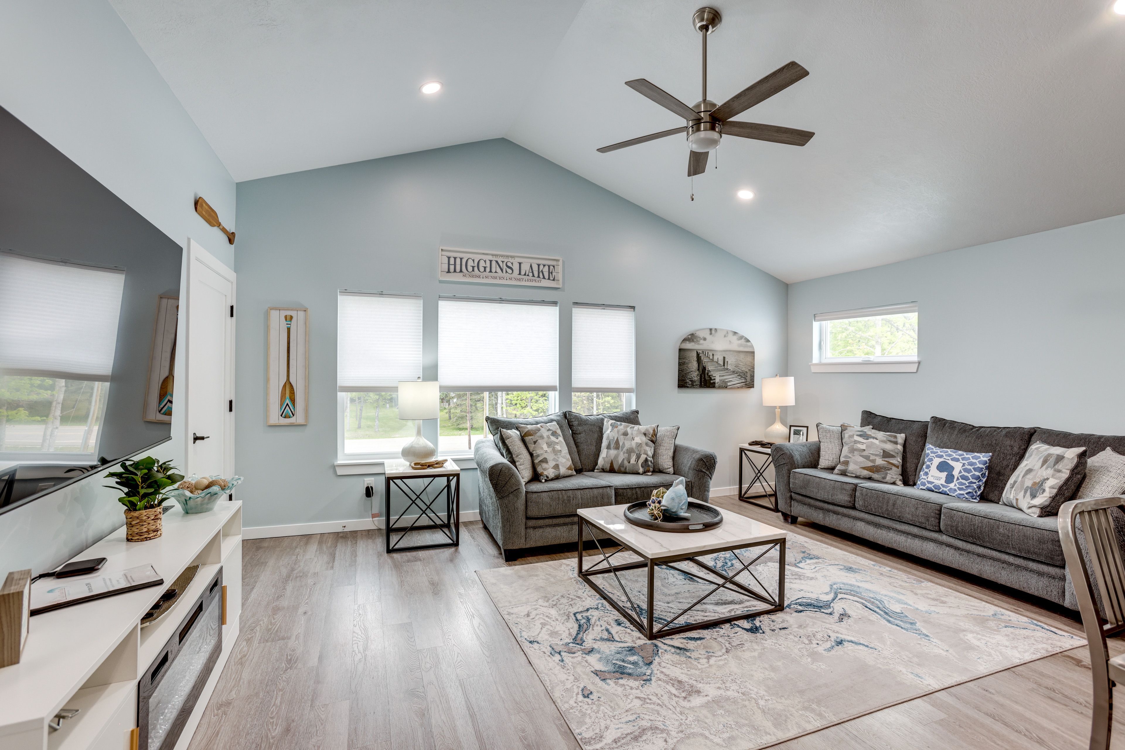 Living Room | Smart TV