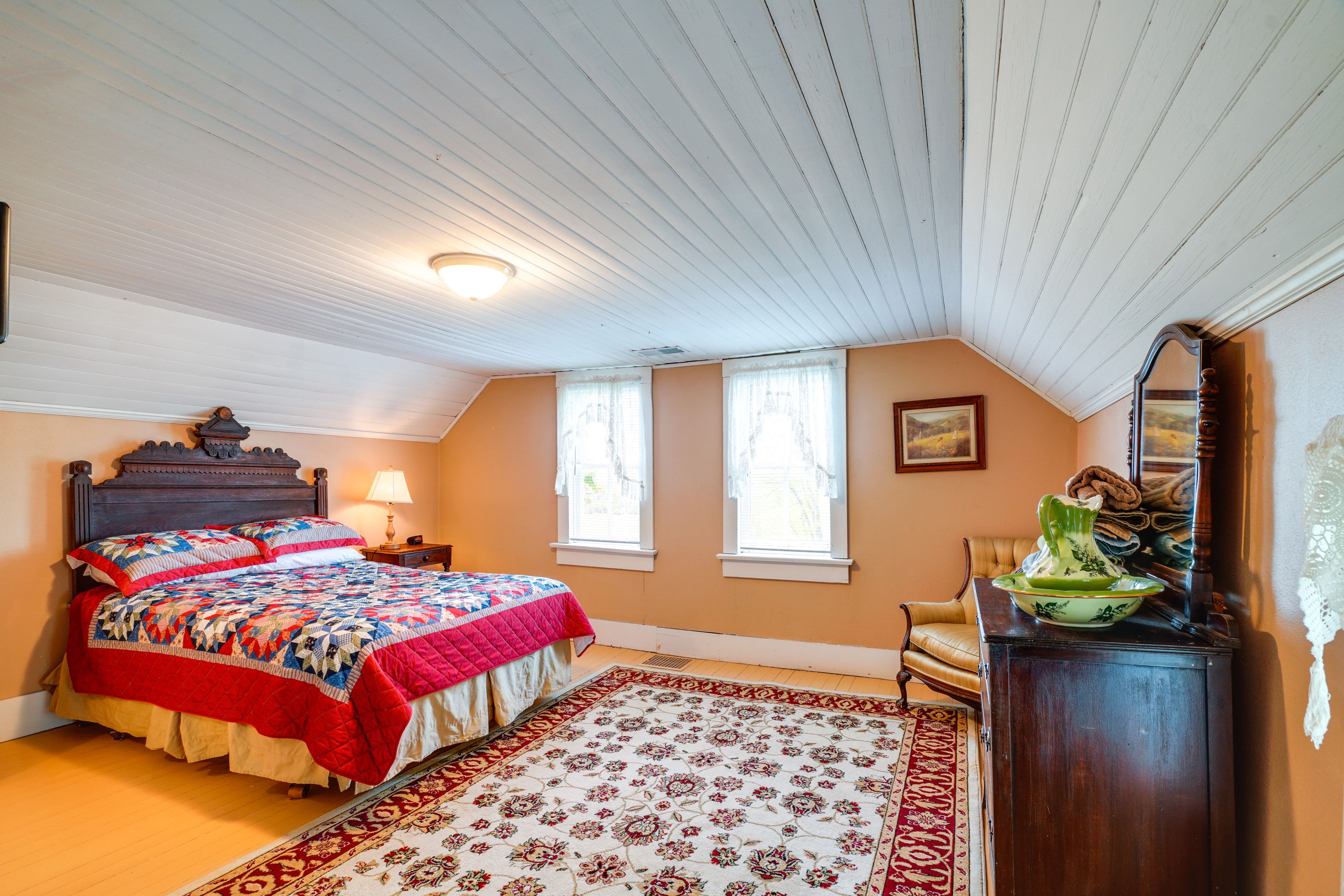 Bedroom 2 | Queen Bed | Flat-Screen TV | 2nd Floor