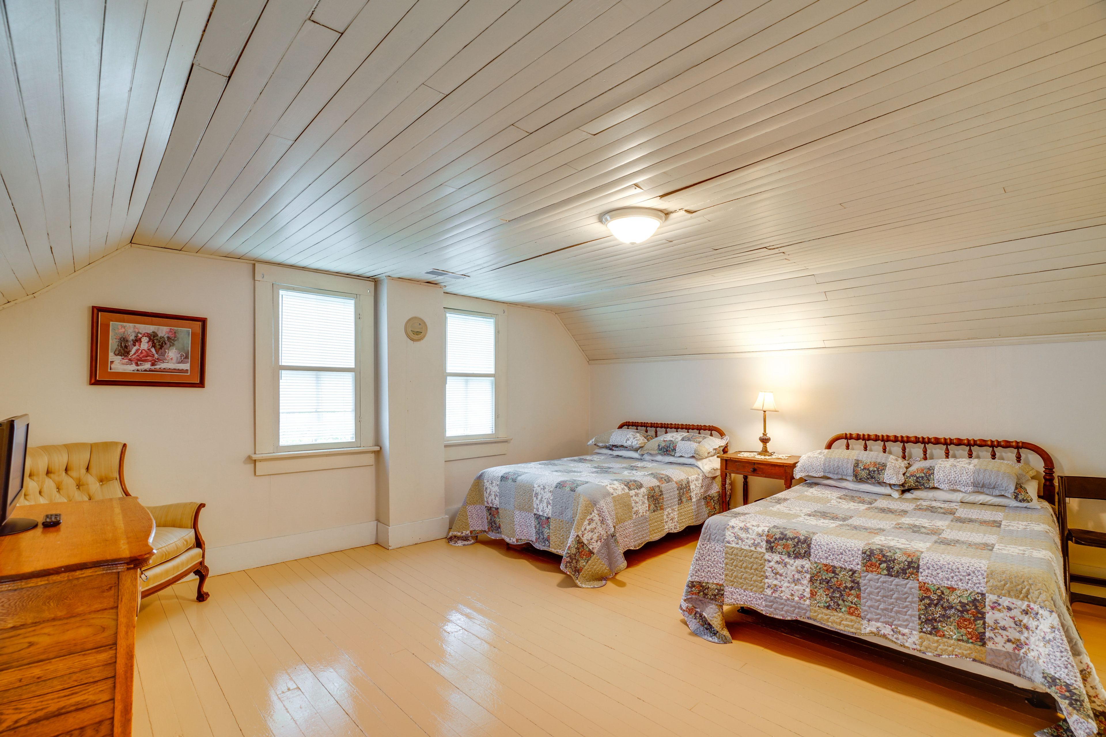 Bedroom 4 | 2 Full Beds | Flat-Screen TV | 2nd Floor