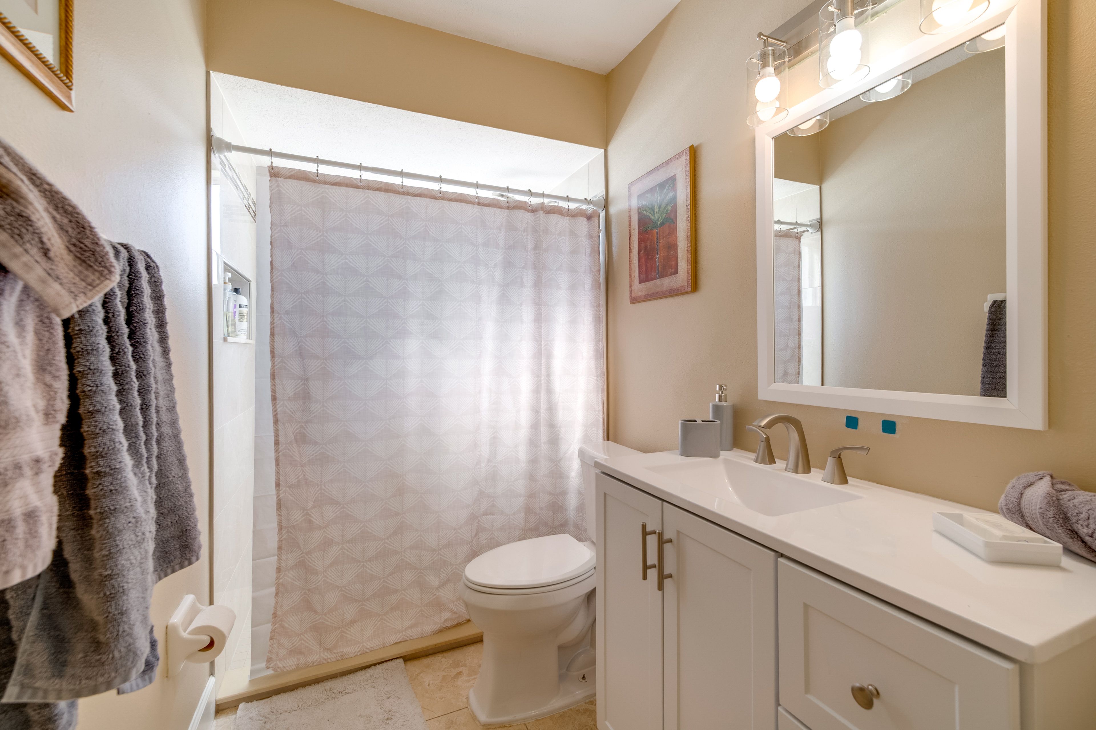 Full Bathroom | Complimentary Toiletries