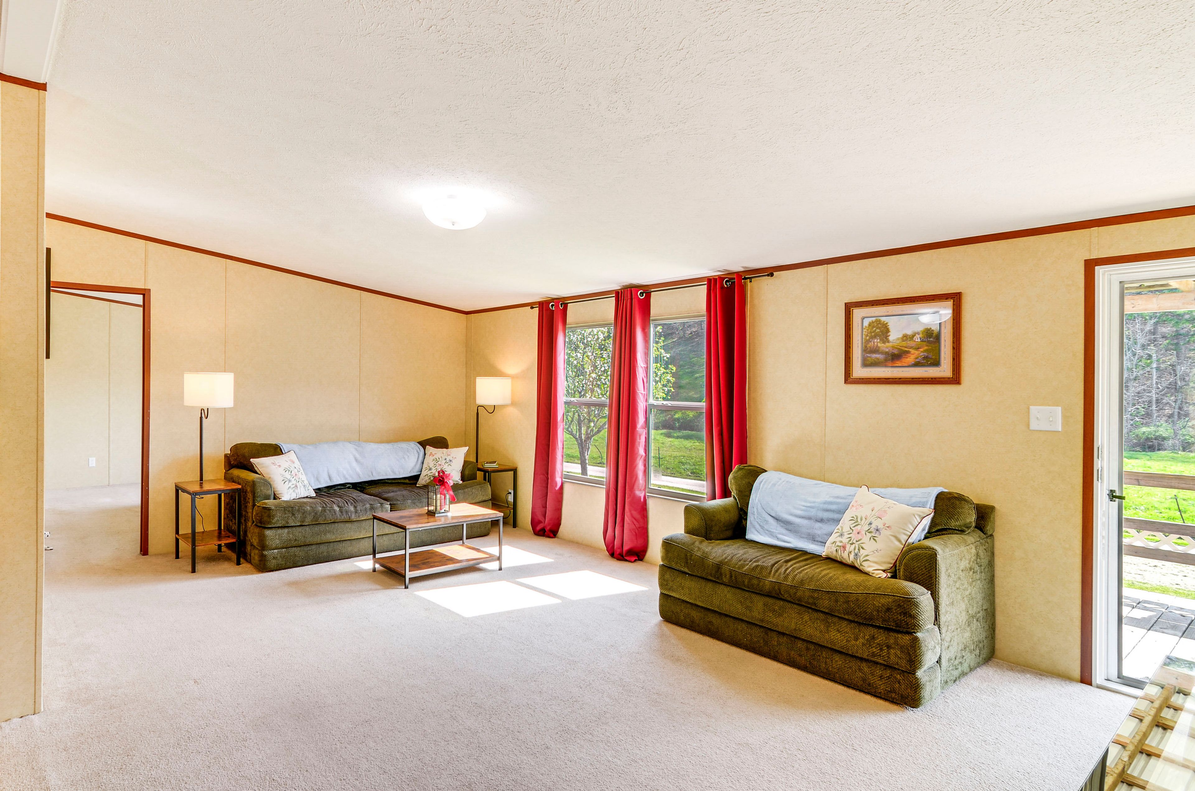 Living Room | Free WiFi | Smart TV w/ Fire Stick