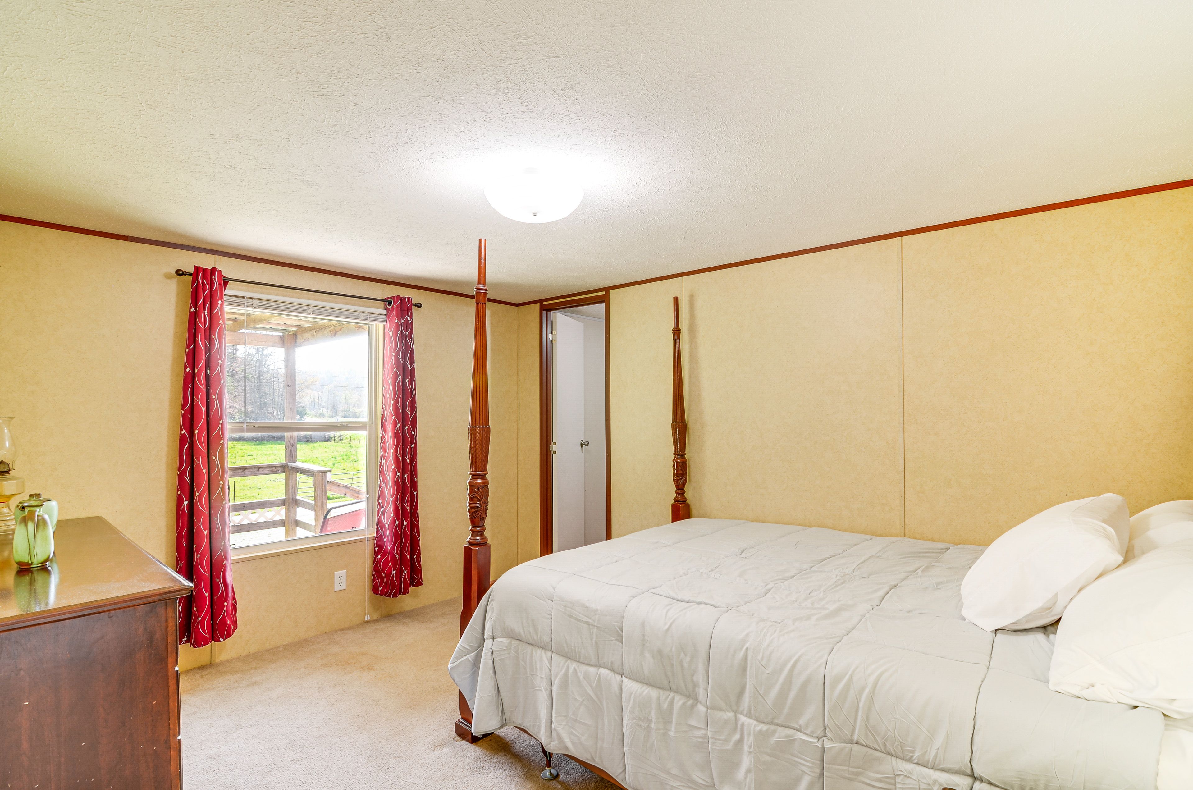 Bedroom 2 | Queen Bed