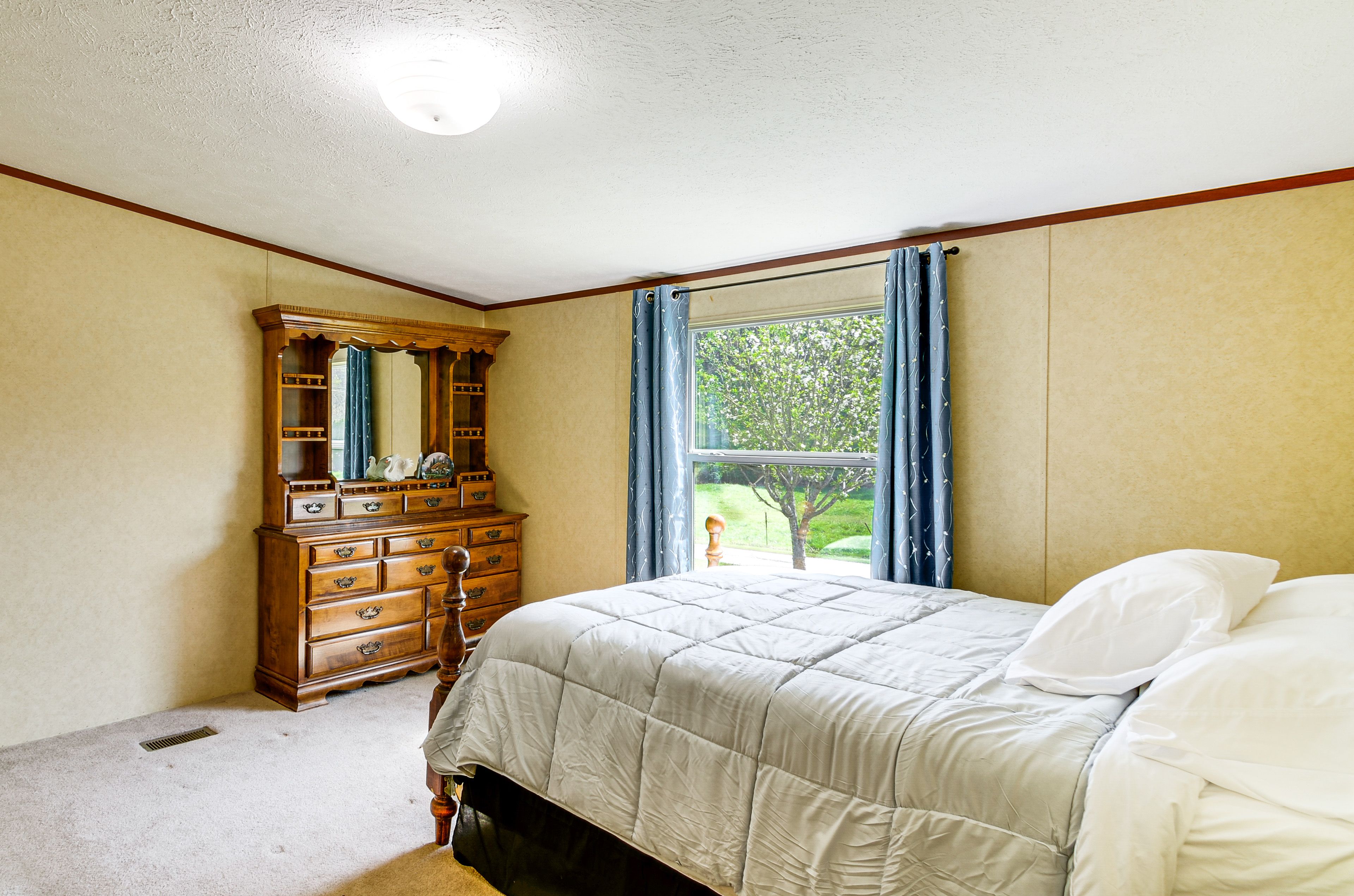 Bedroom 1 | Queen Bed | Linens Provided