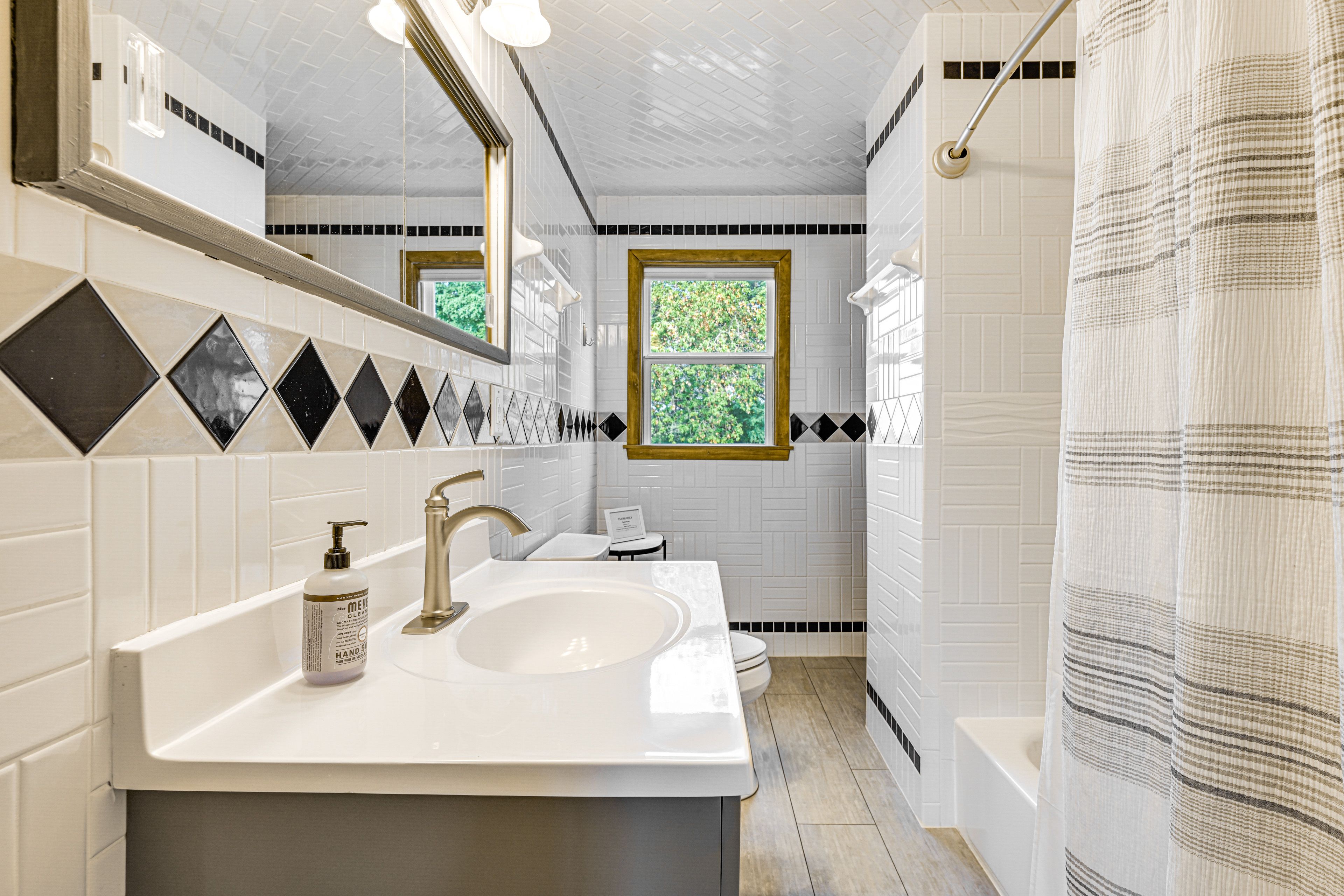 En-Suite Bathroom | Towels | Hair Dryer | 1st Floor