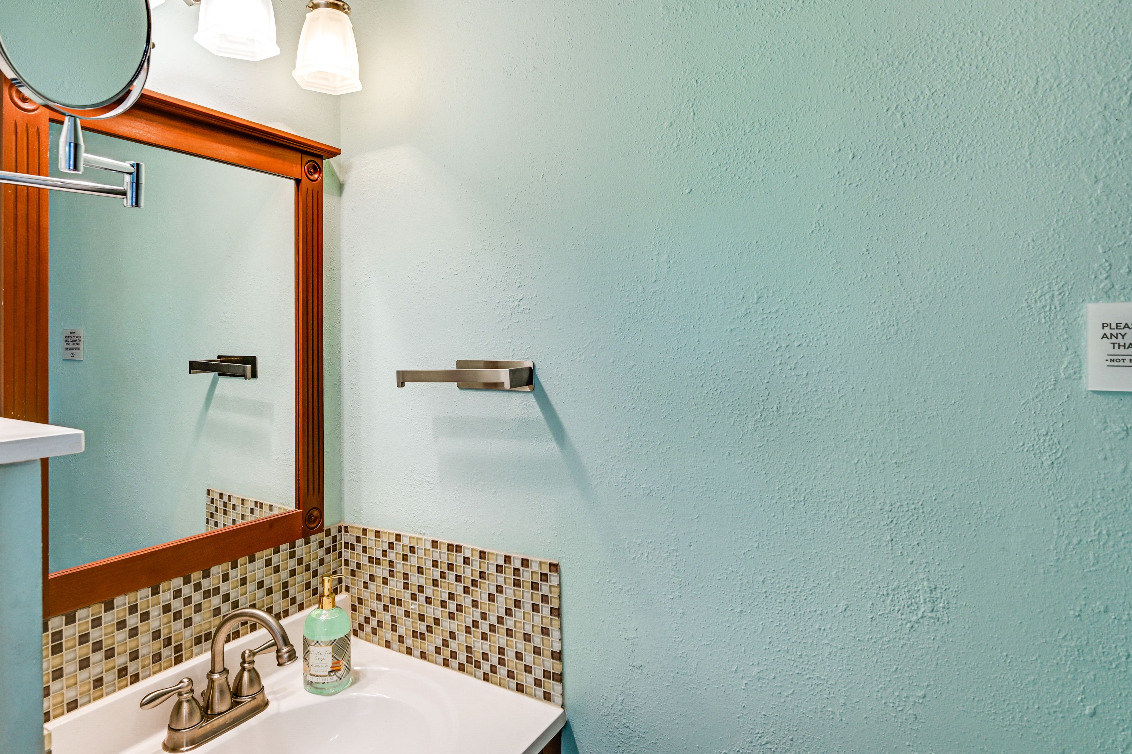 En-Suite Half Bathroom | Main Floor