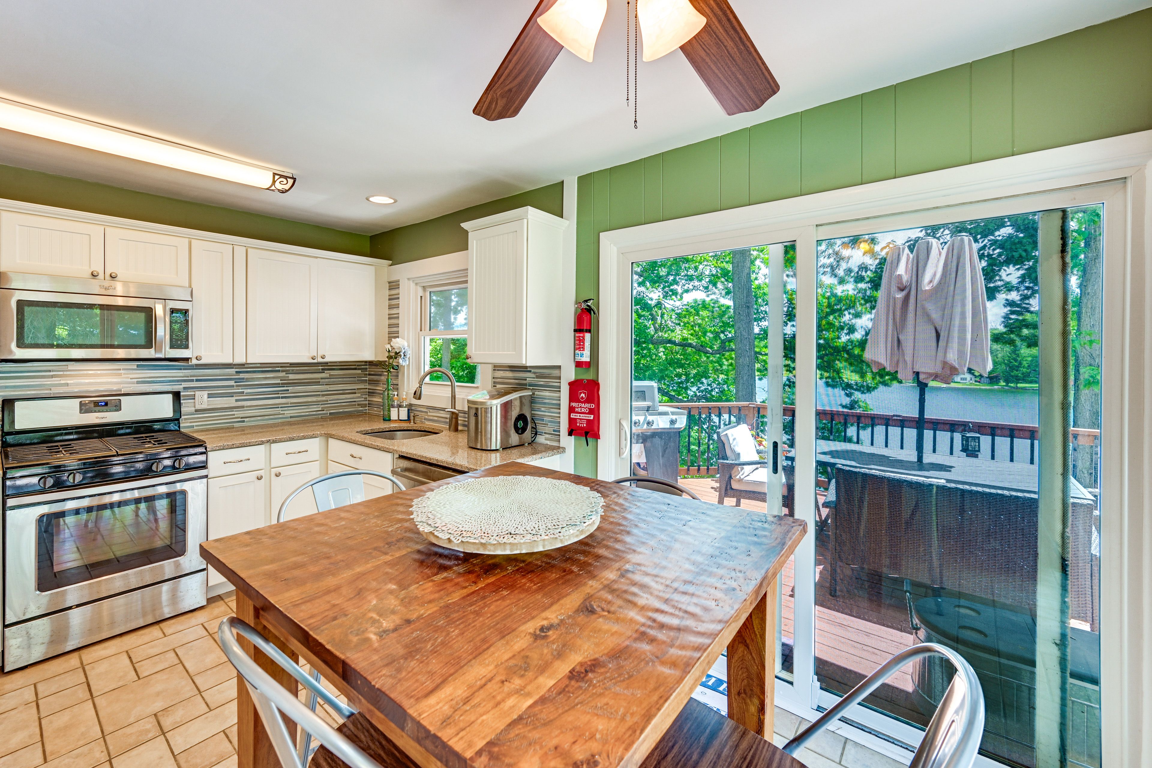 Kitchen | Main Floor