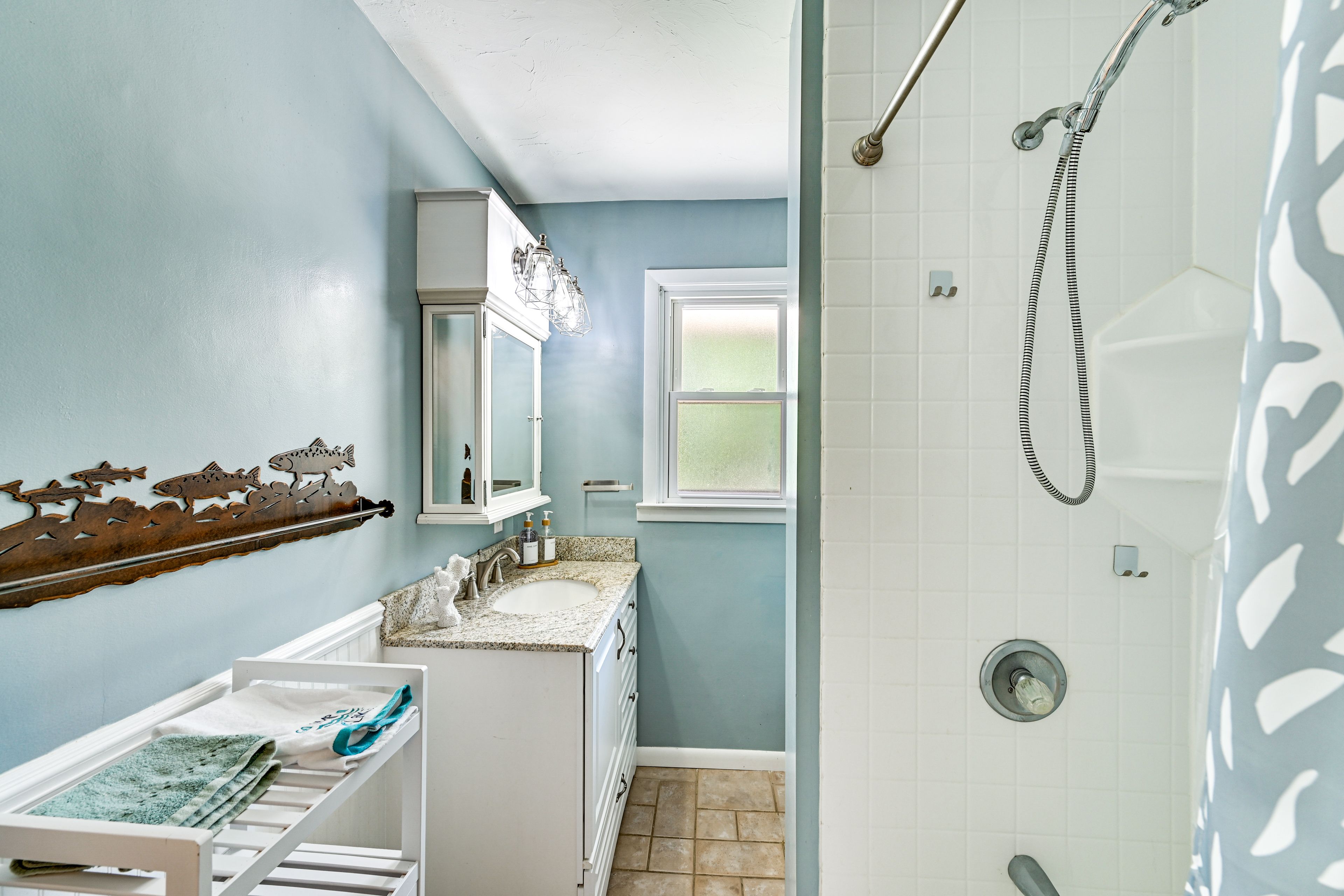 Bathroom | Main Floor