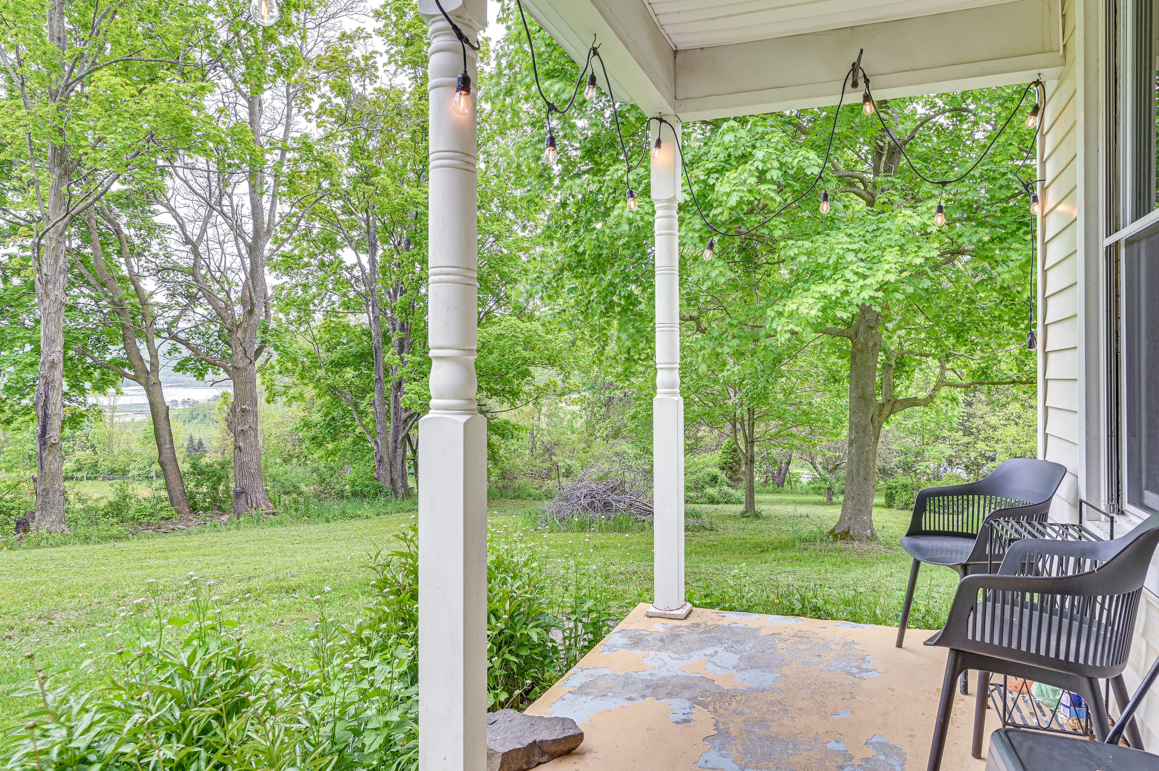 House Exterior | Furnished Porch