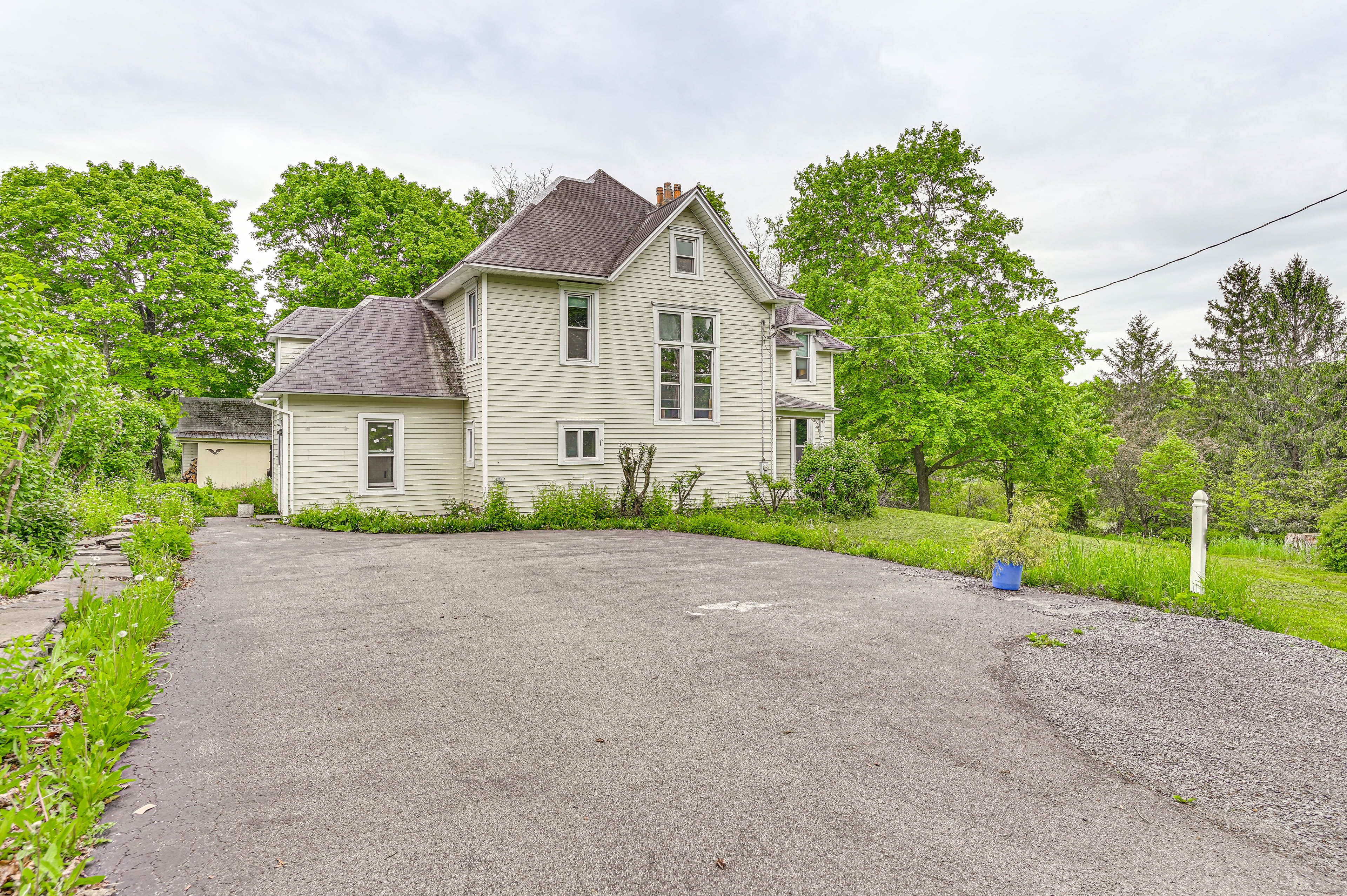 Parking | Driveway (3 Vehicles)