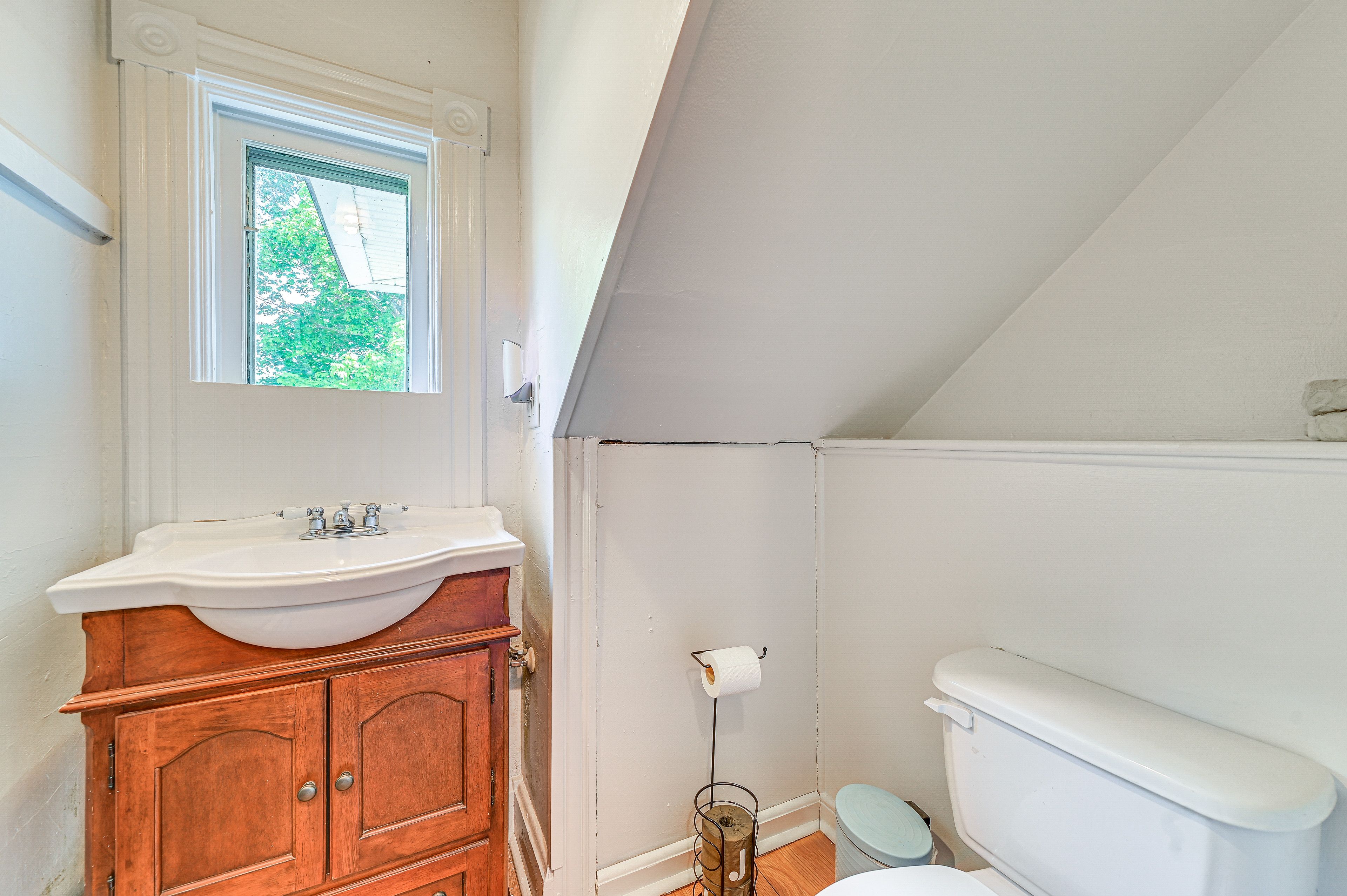 Half Bathroom | 2nd Floor