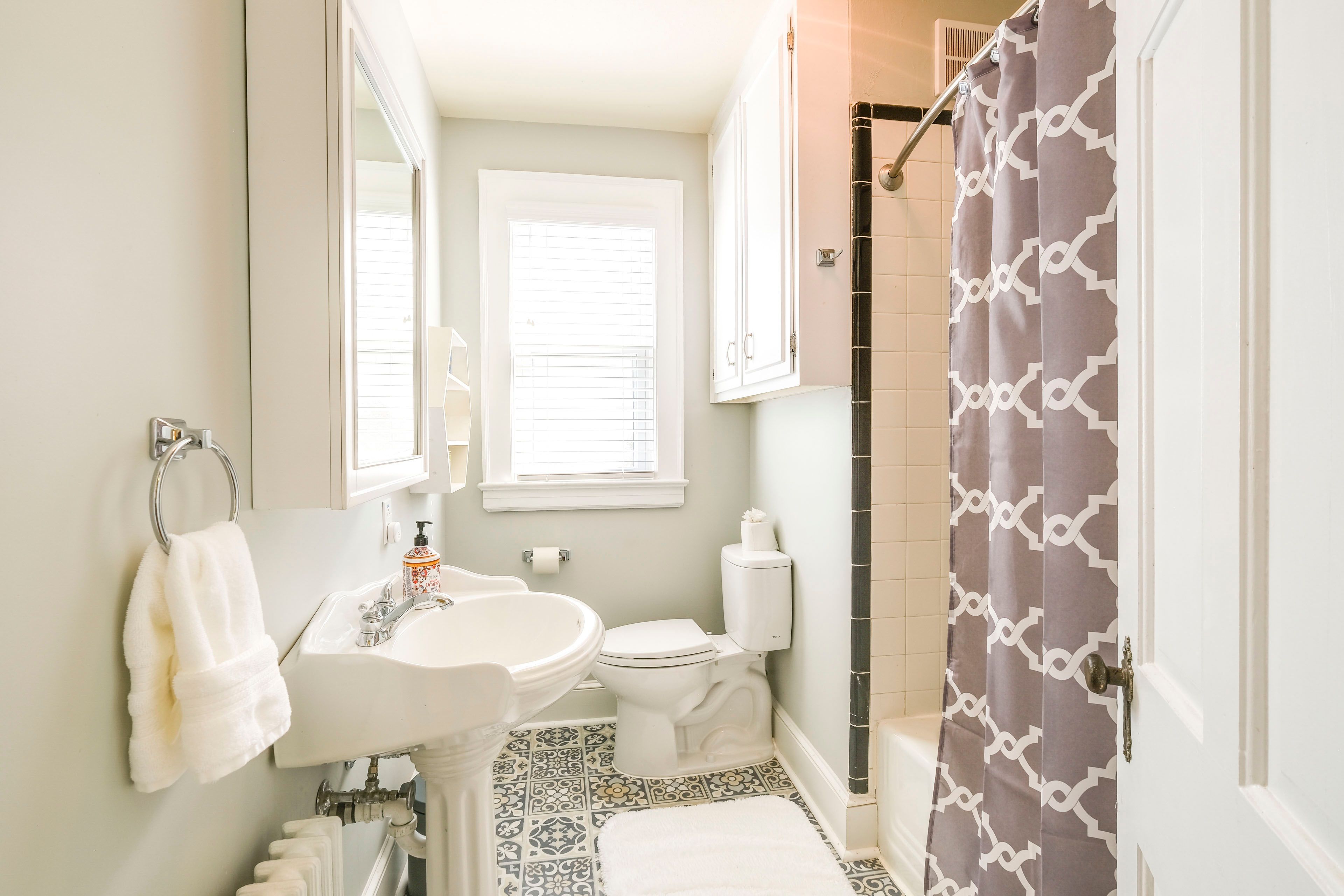 Full Bathroom | 2nd Floor