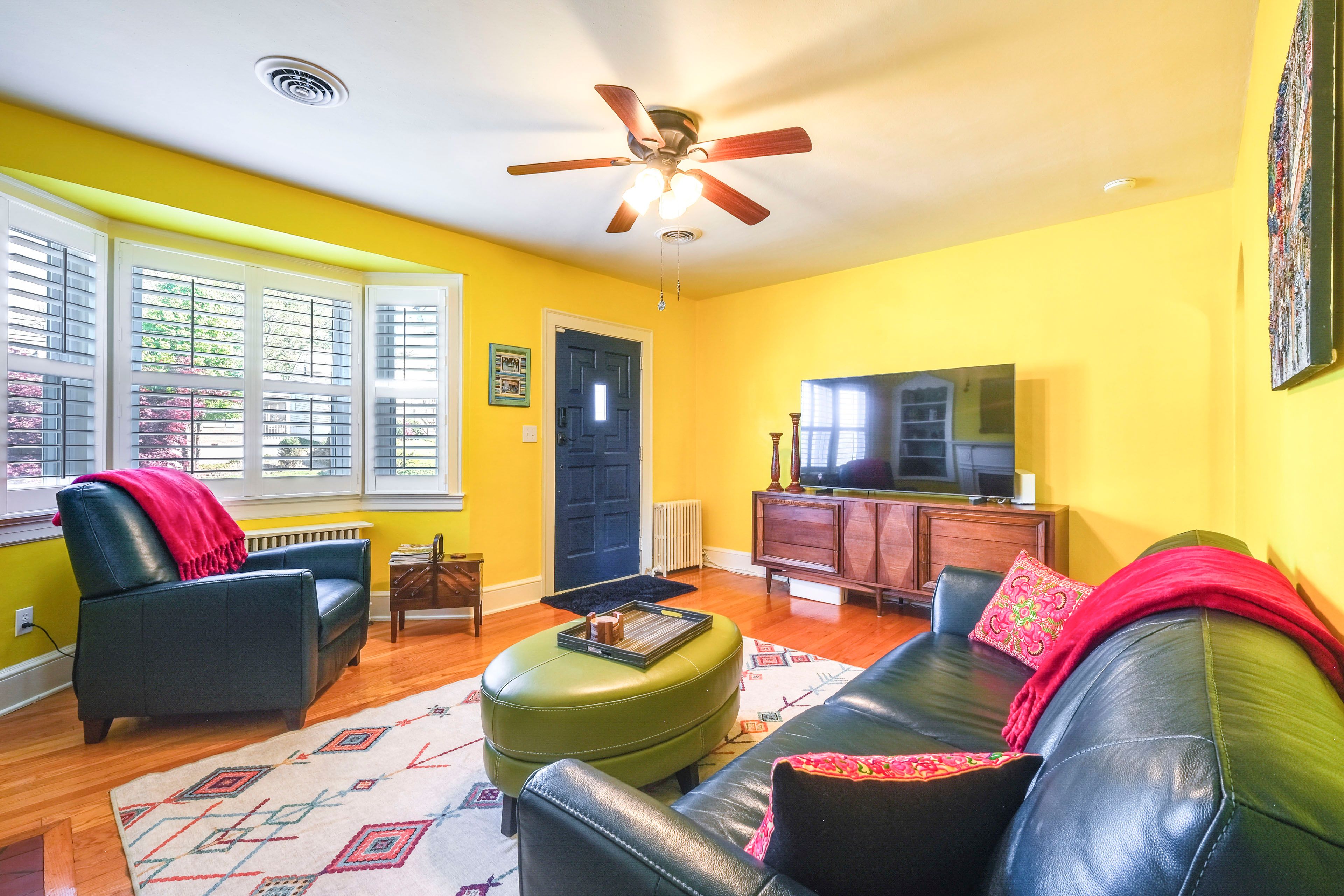 Living Room | Free WiFi | Smart TV | Gas Fireplace | 2nd Floor