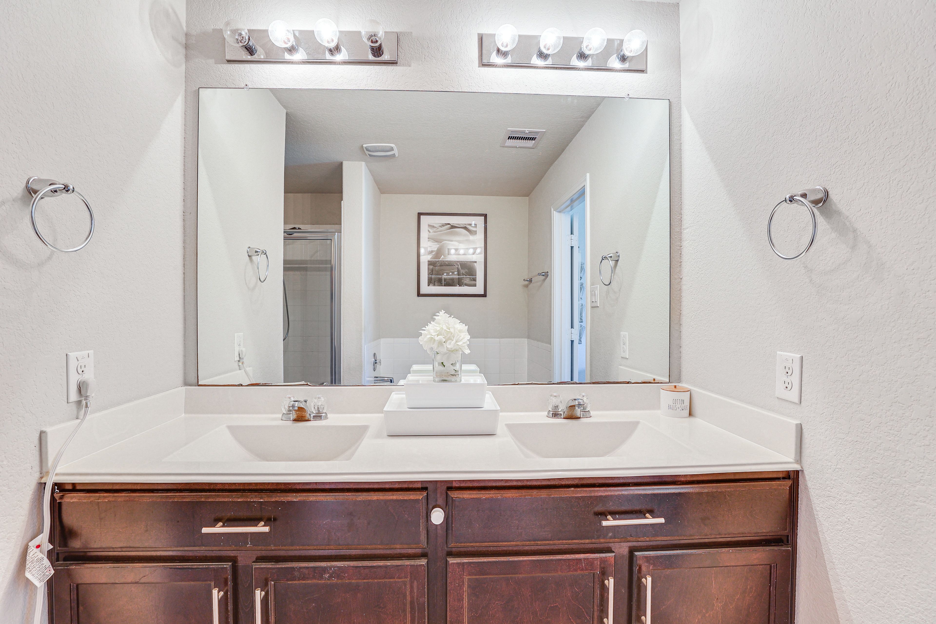 En-Suite Bathroom | Complimentary Toiletries | Shower | Bathtub