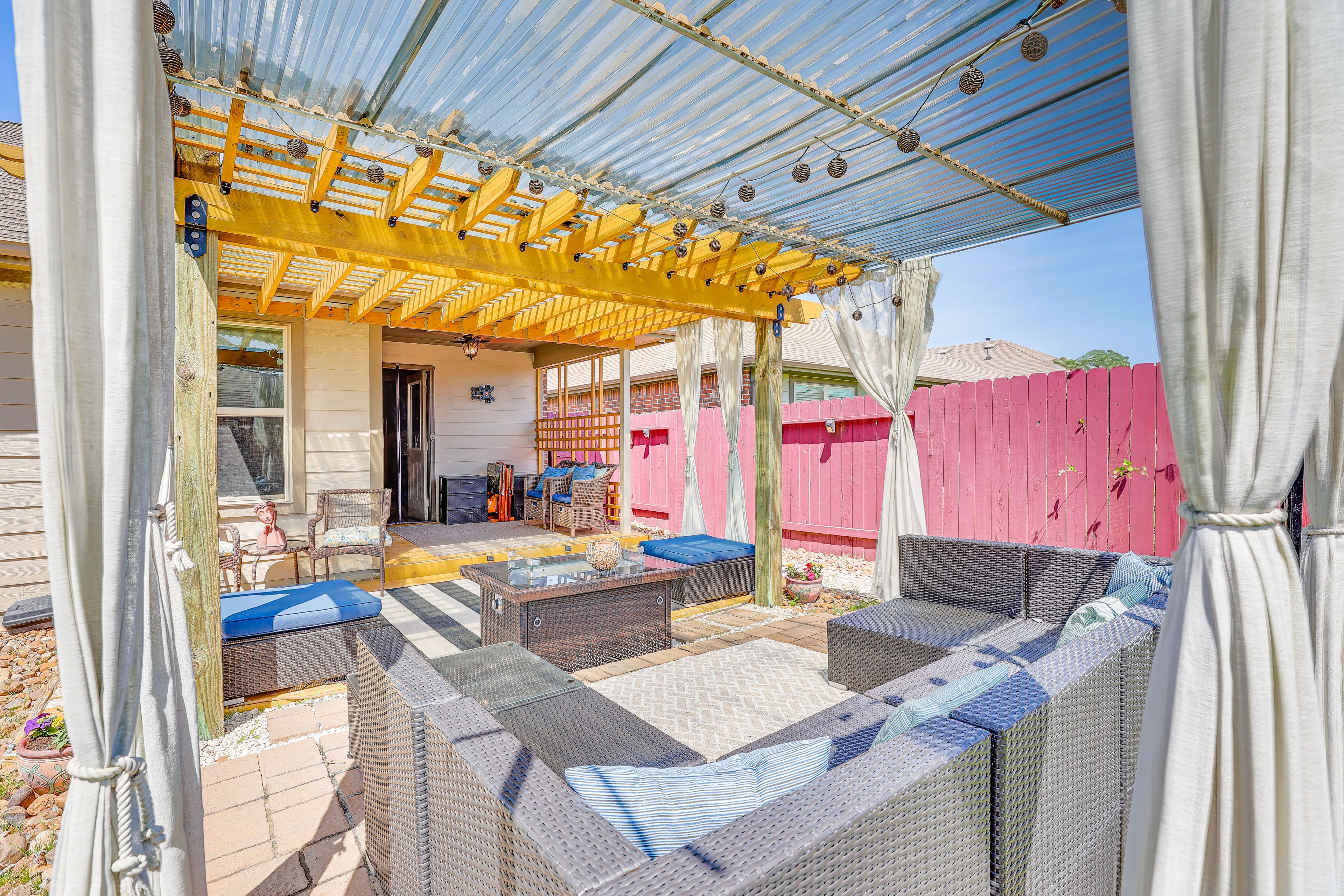 Covered Patio | Fire Pit | Outdoor Seating