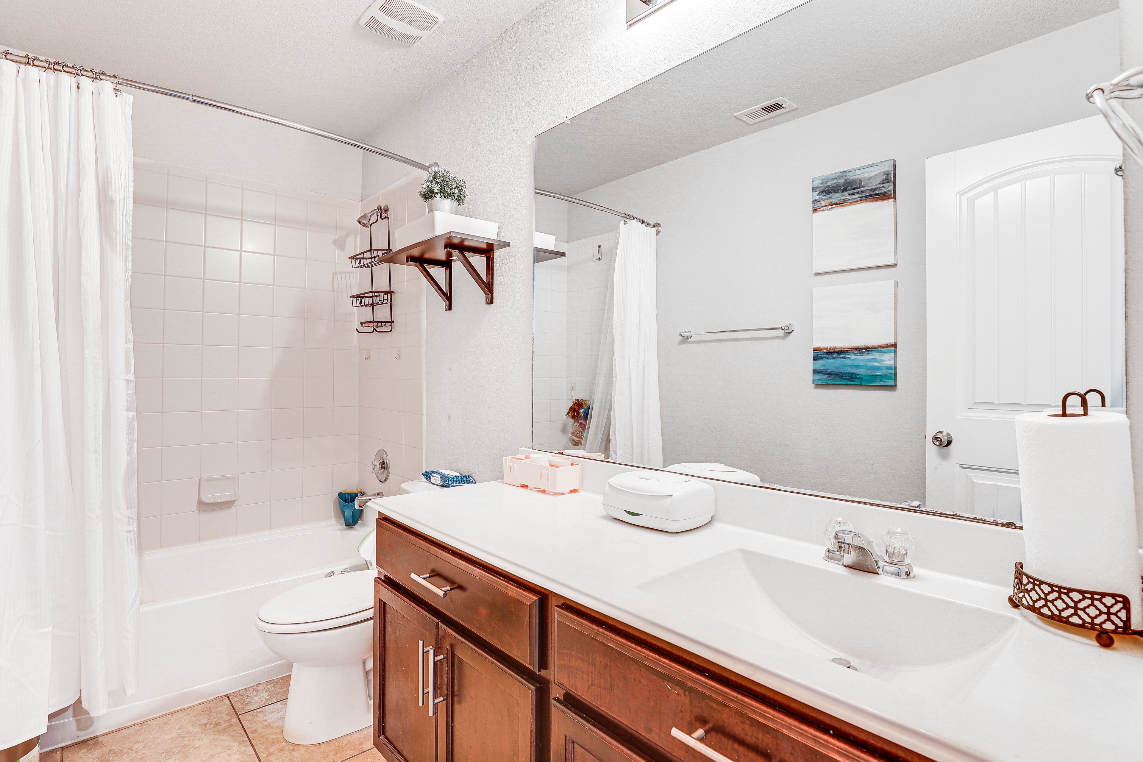 Full Bathroom | Complimentary Toiletries