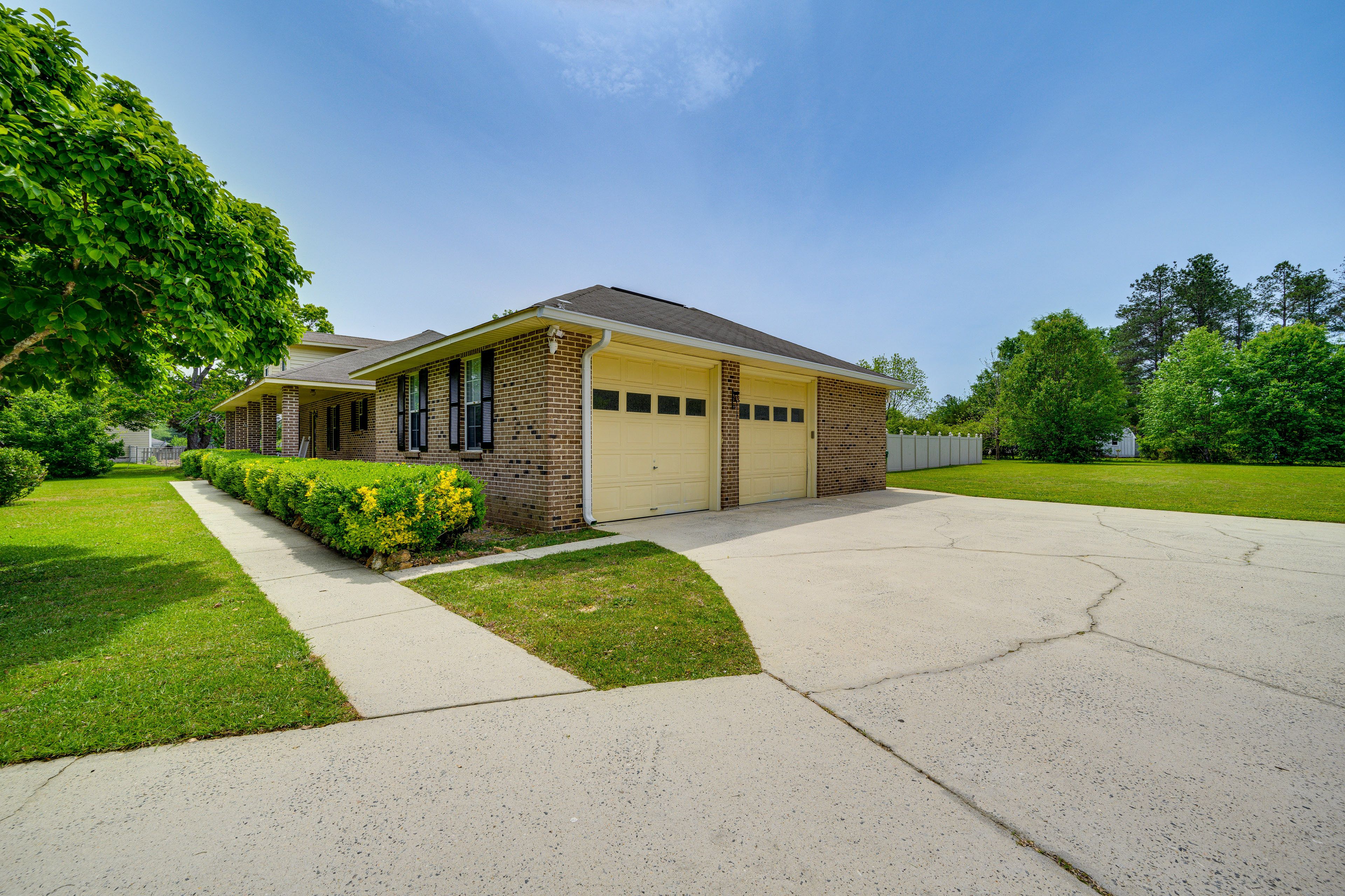 Parking | Garage (2 Vehicles) | Driveway (6 Vehicles) | RV/Trailer Parking