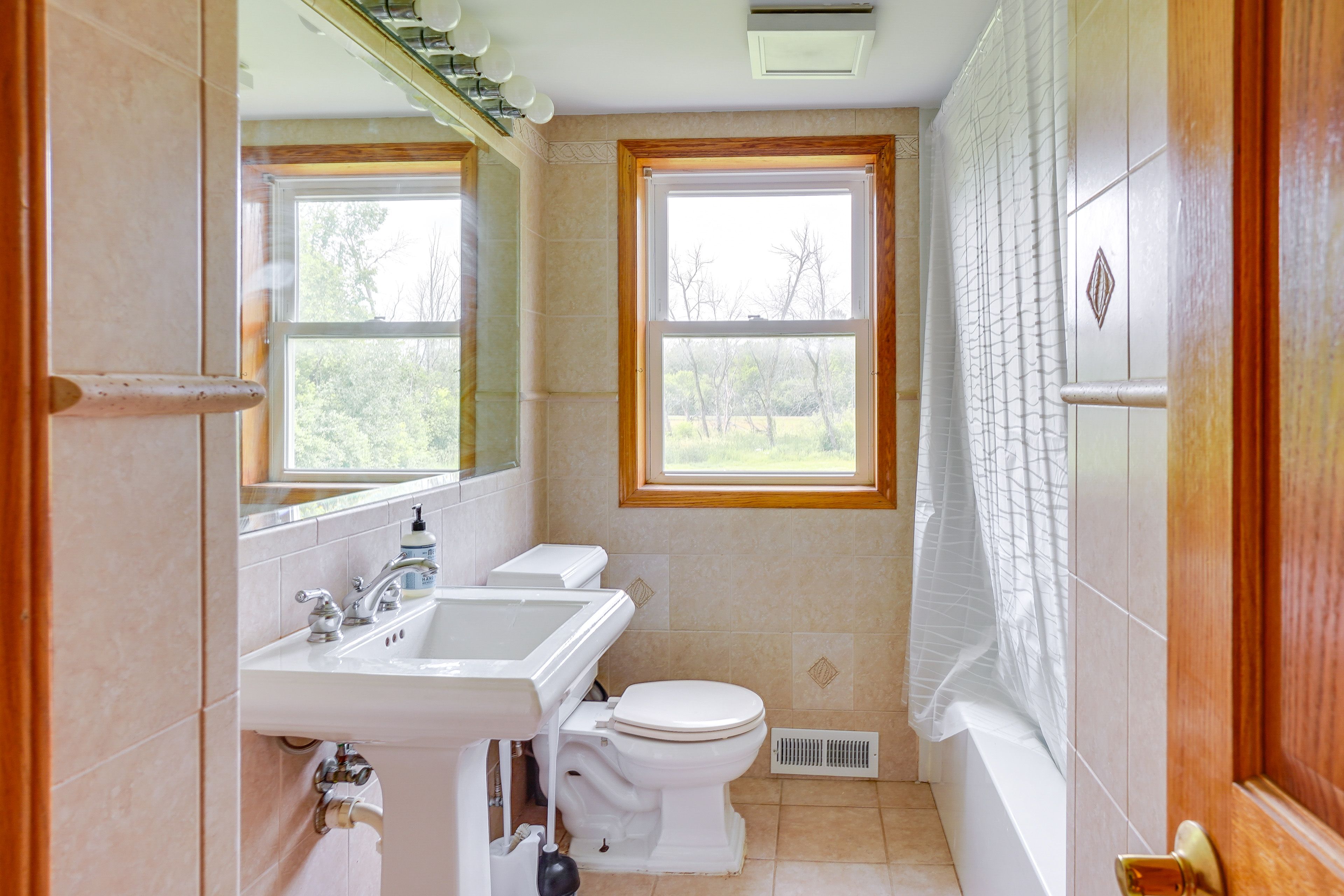 Full Bathroom | Complimentary Toiletries | Towels Provided | Hair Dryer