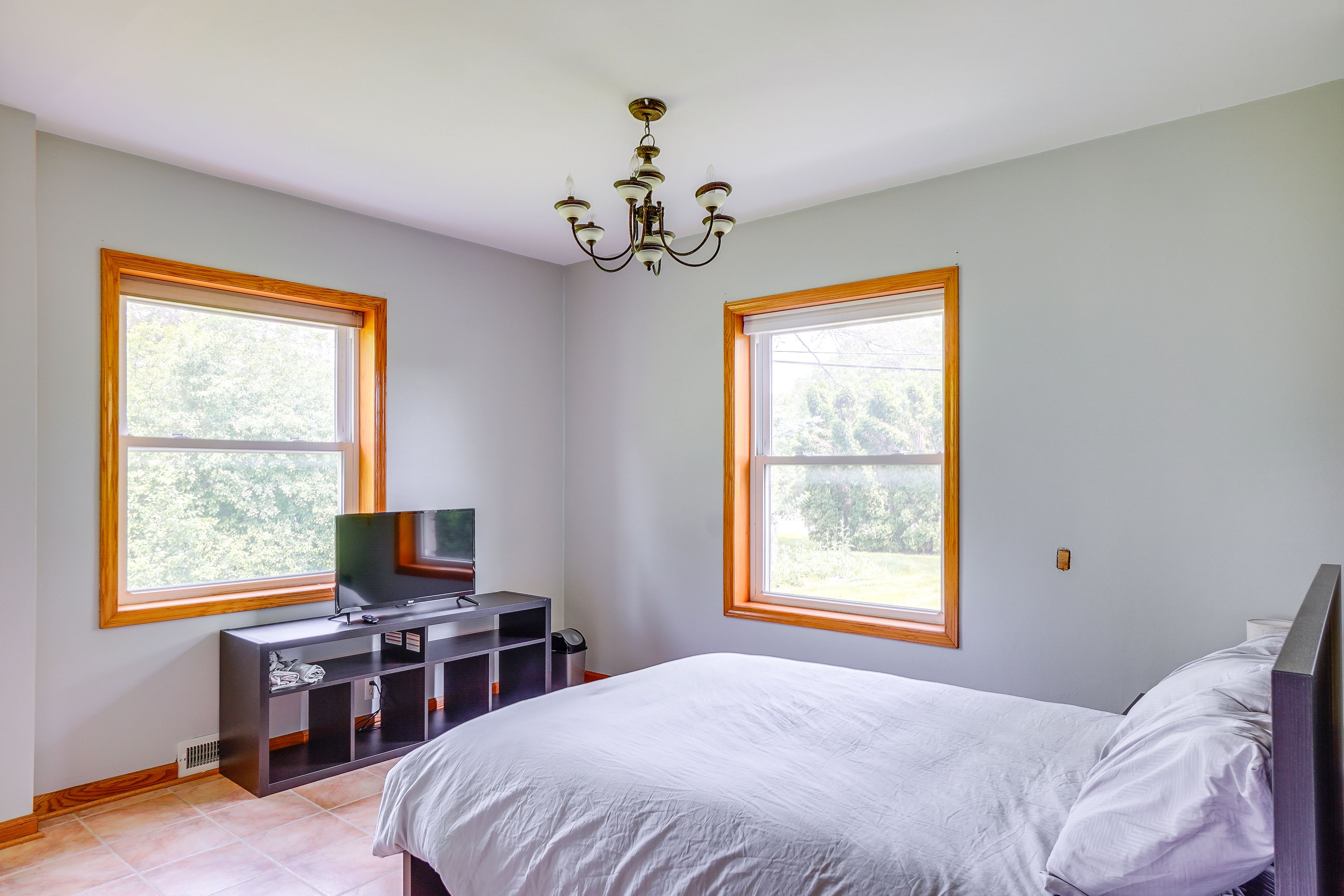 Bedroom 2 | Full Bed | Flat-Screen TV