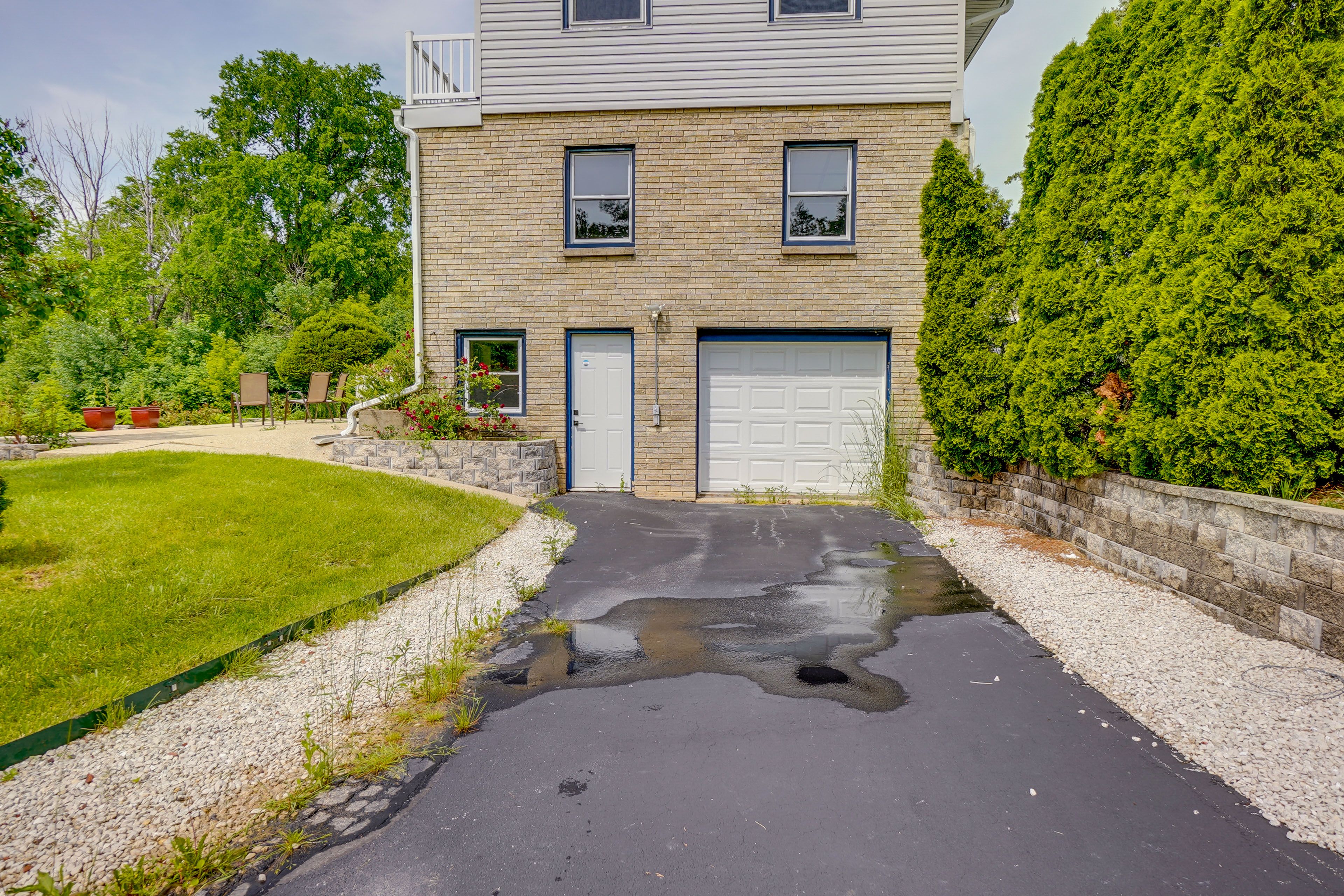 Parking (Shared) | Garage (1 Vehicle) | Driveway (2 Vehicles)