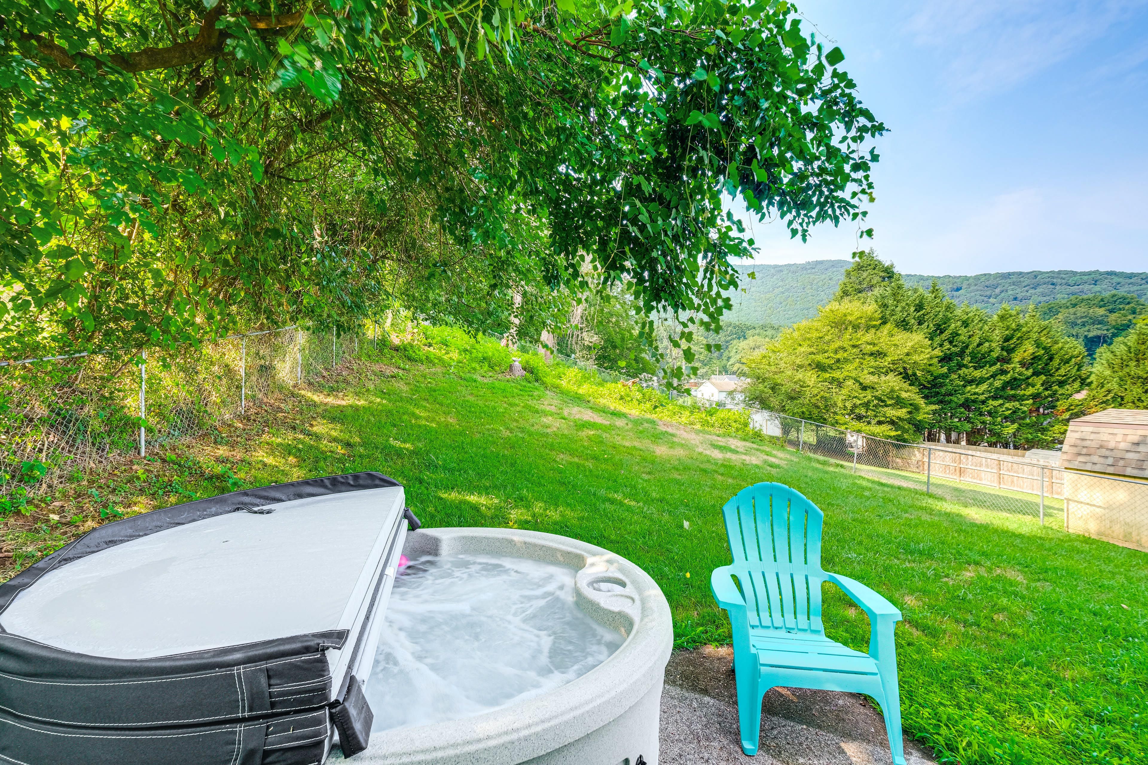 Roanoke Vacation Rental | 2BR | 1BA | 750 Sq Ft | 2 Steps Required to Enter