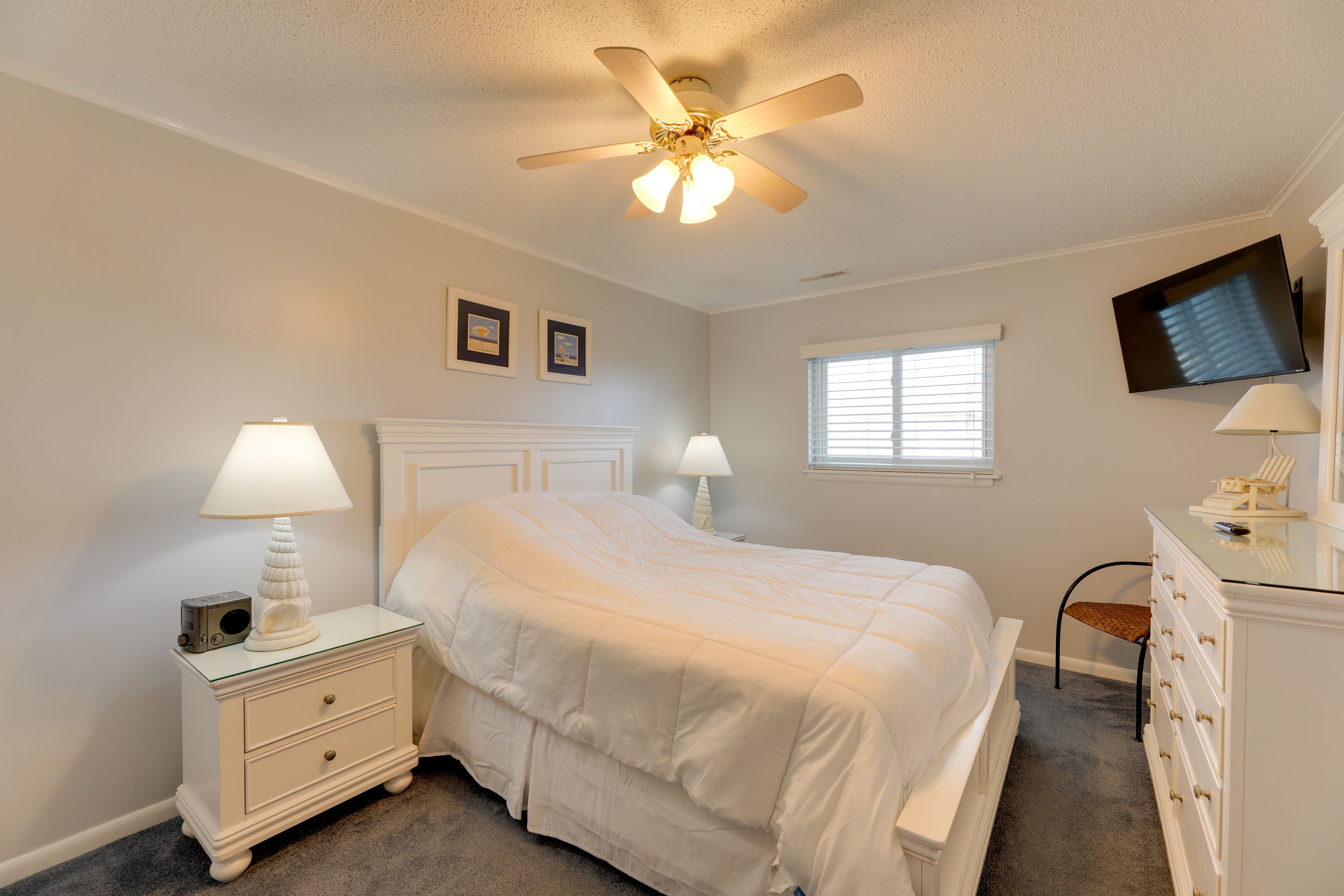 Bedroom 1 | Queen Bed | Smart TV | Linens Provided