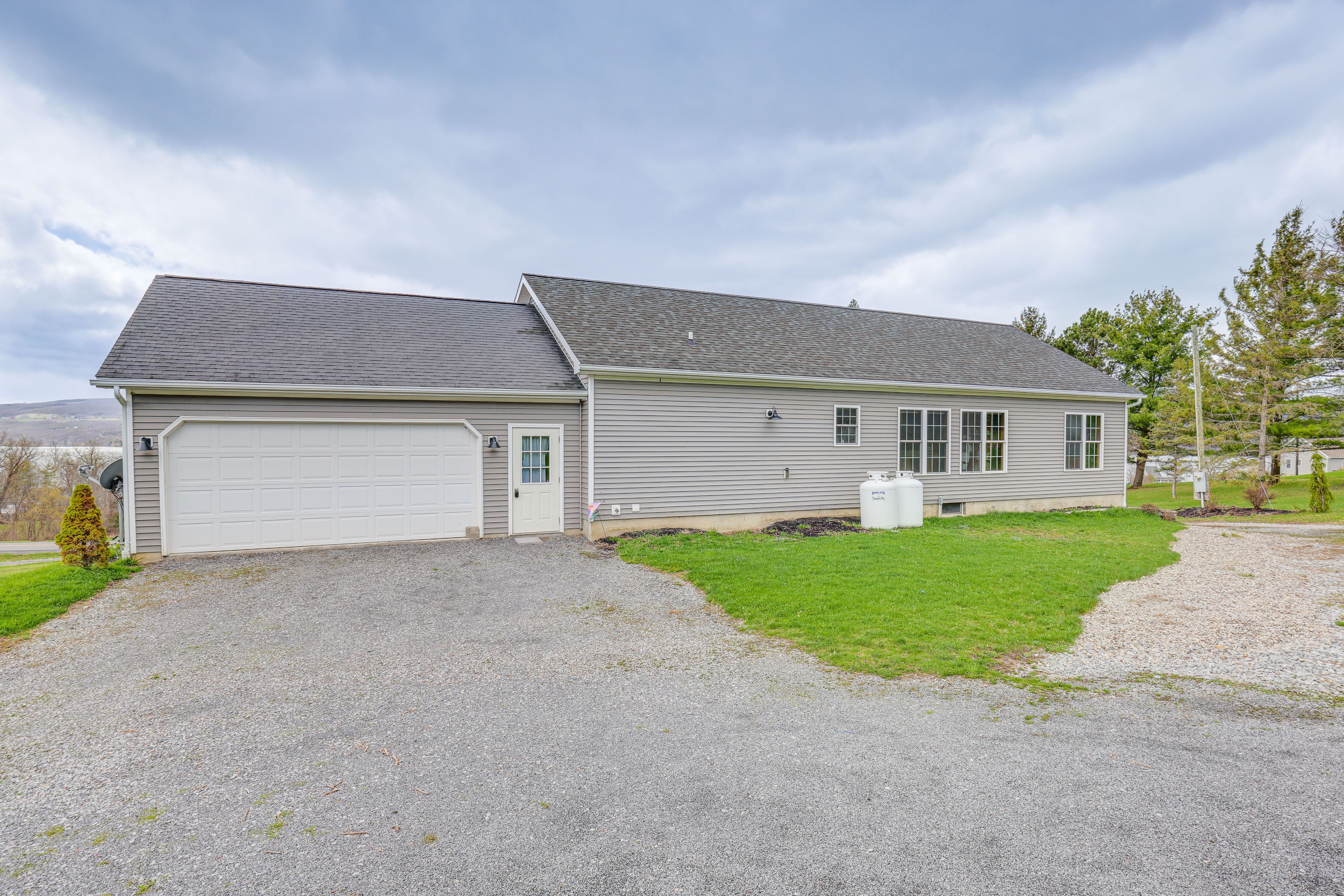 Parking | Garage (1 Vehicle) | Driveway (4 Vehicles) | Boat Trailer Parking