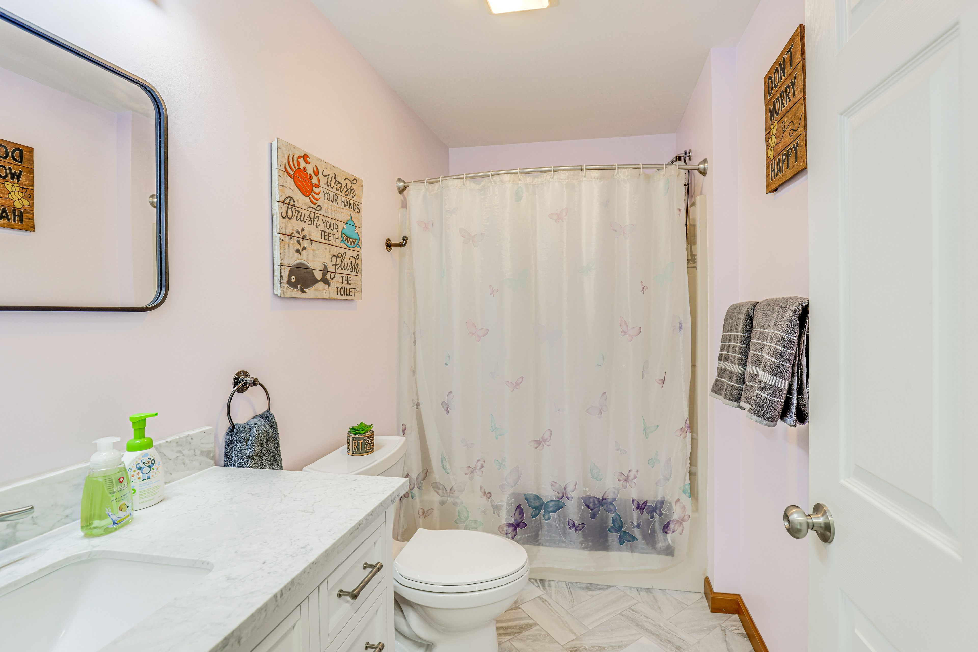 Full Bathroom | Shower/Tub Combo