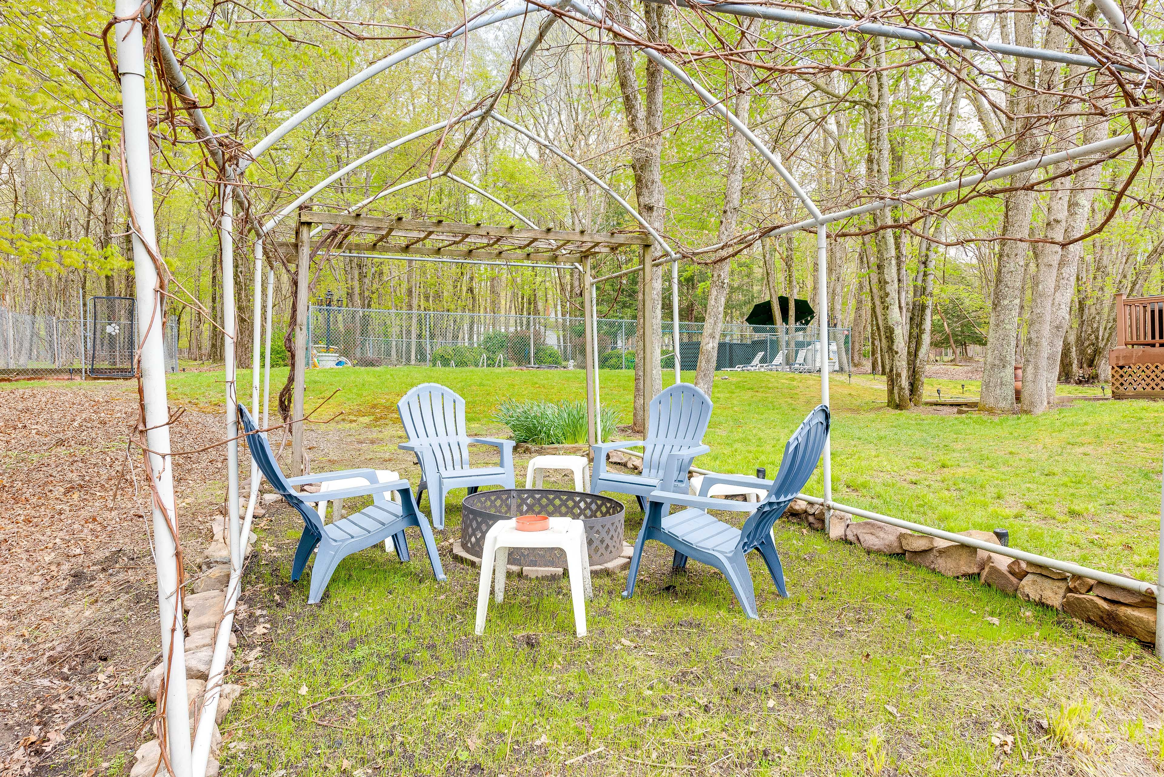 Spacious Backyard | Fire Pit