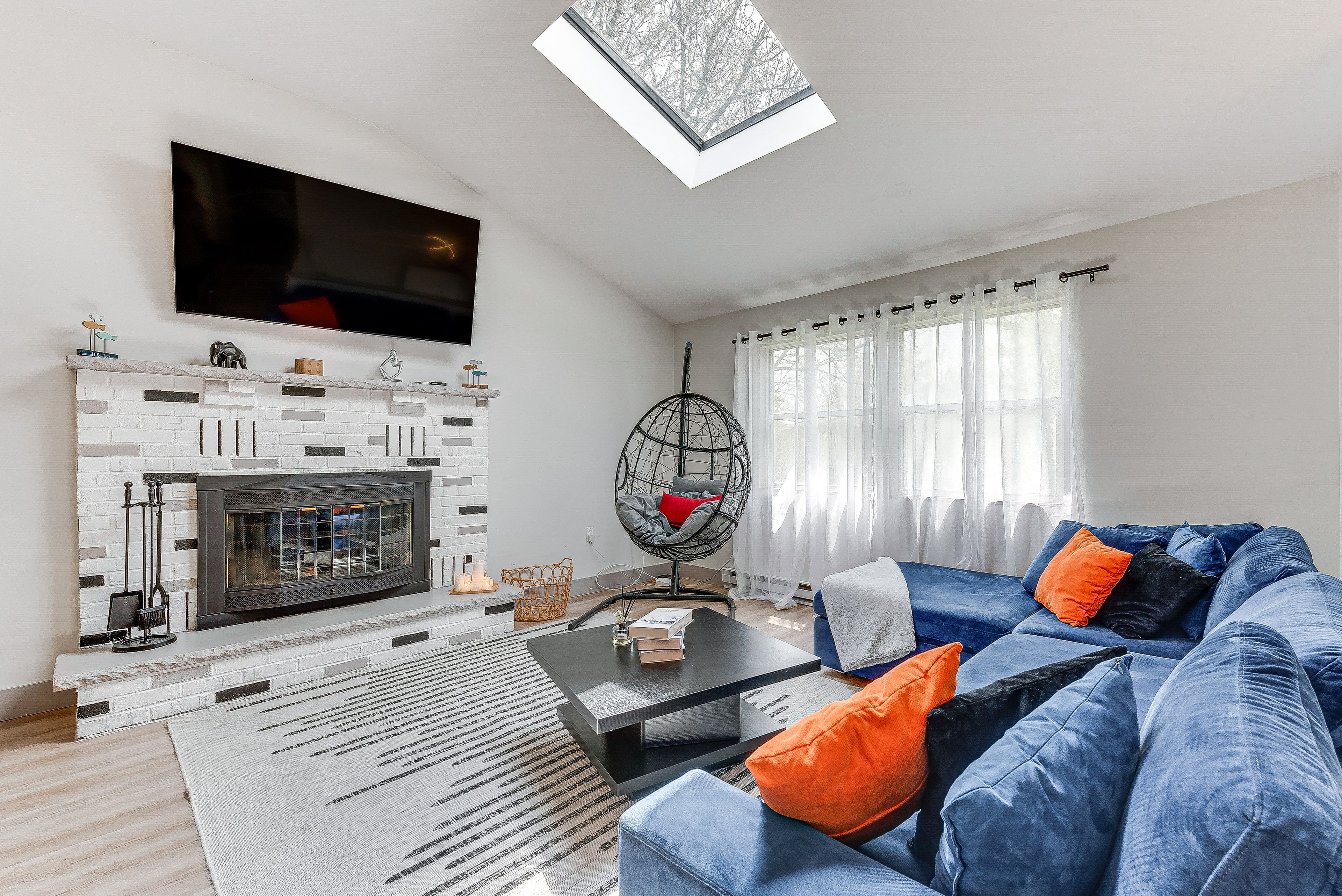 Living Room | Fireplaces | Smart TVs | Free WiFi | Upper Level