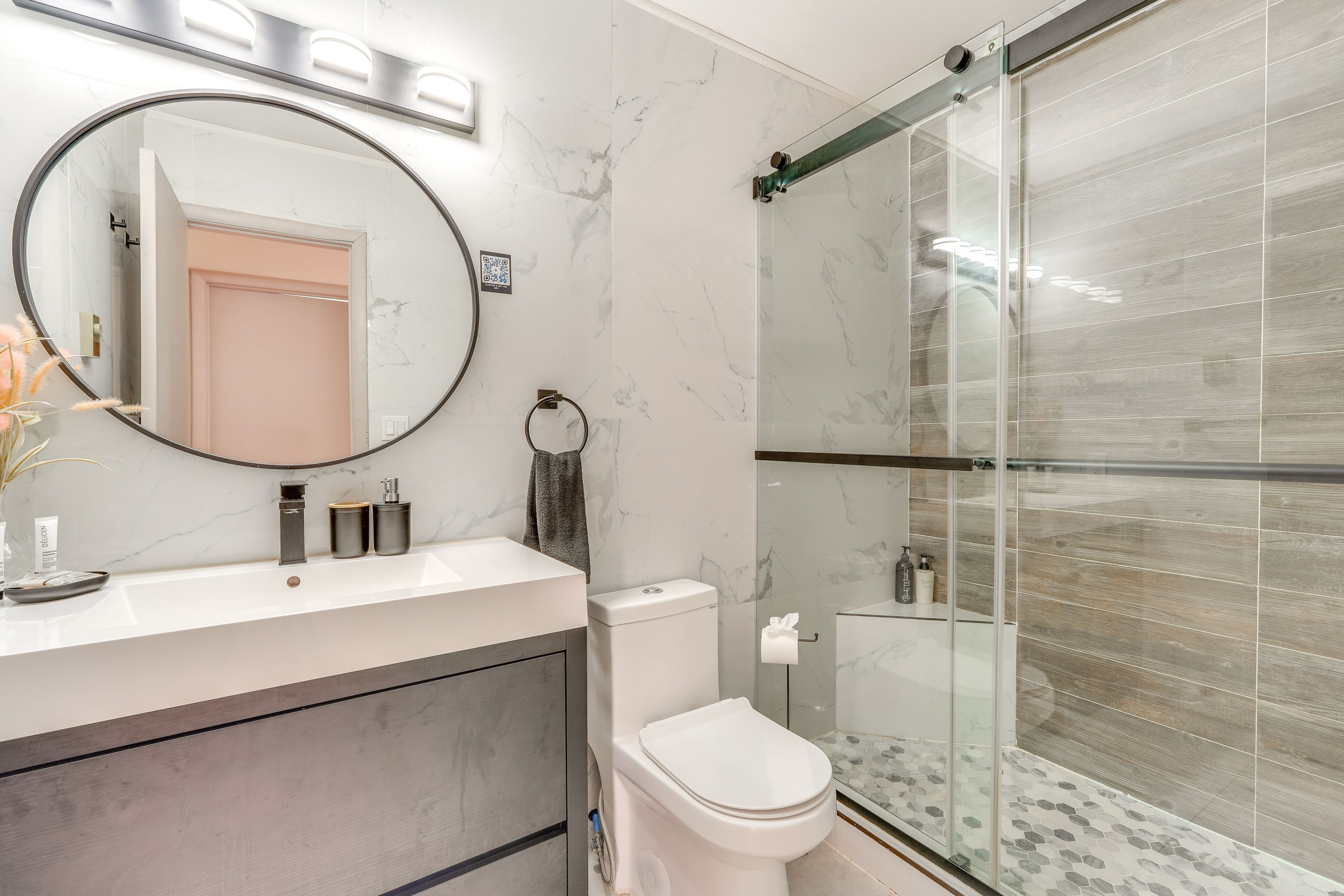 Full Bathroom | Upper Level