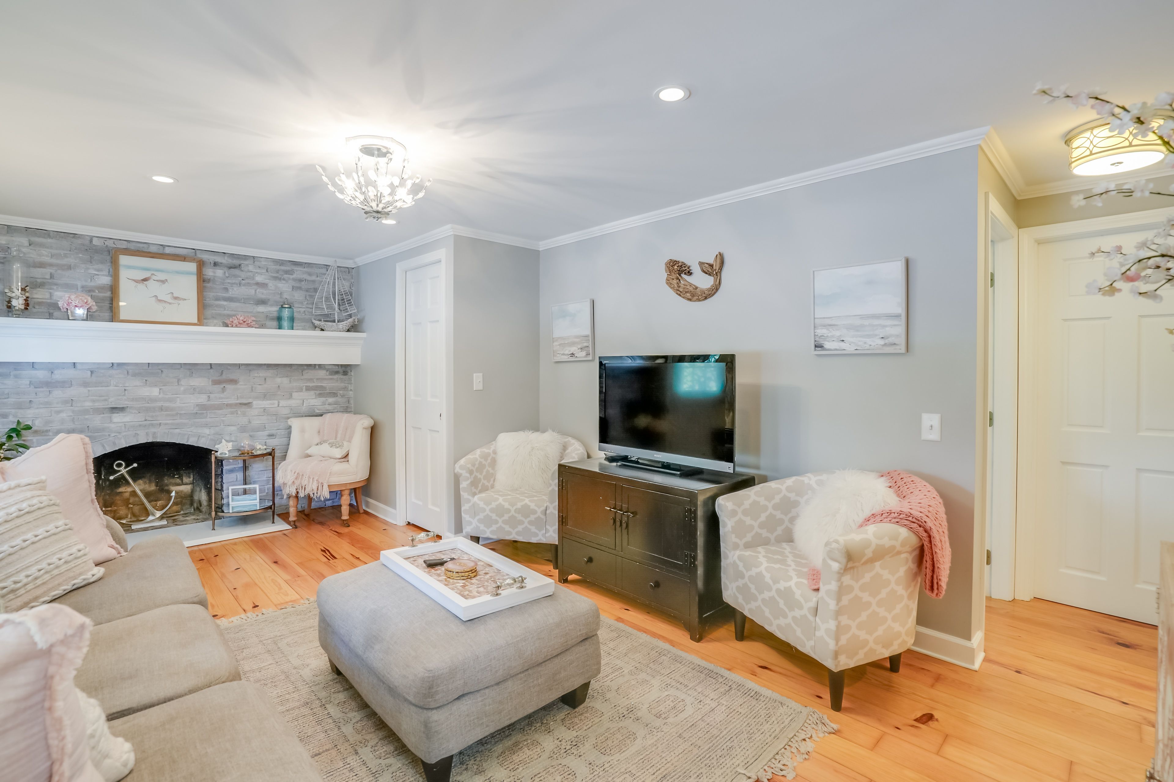 Living Area | Decorative Fireplace