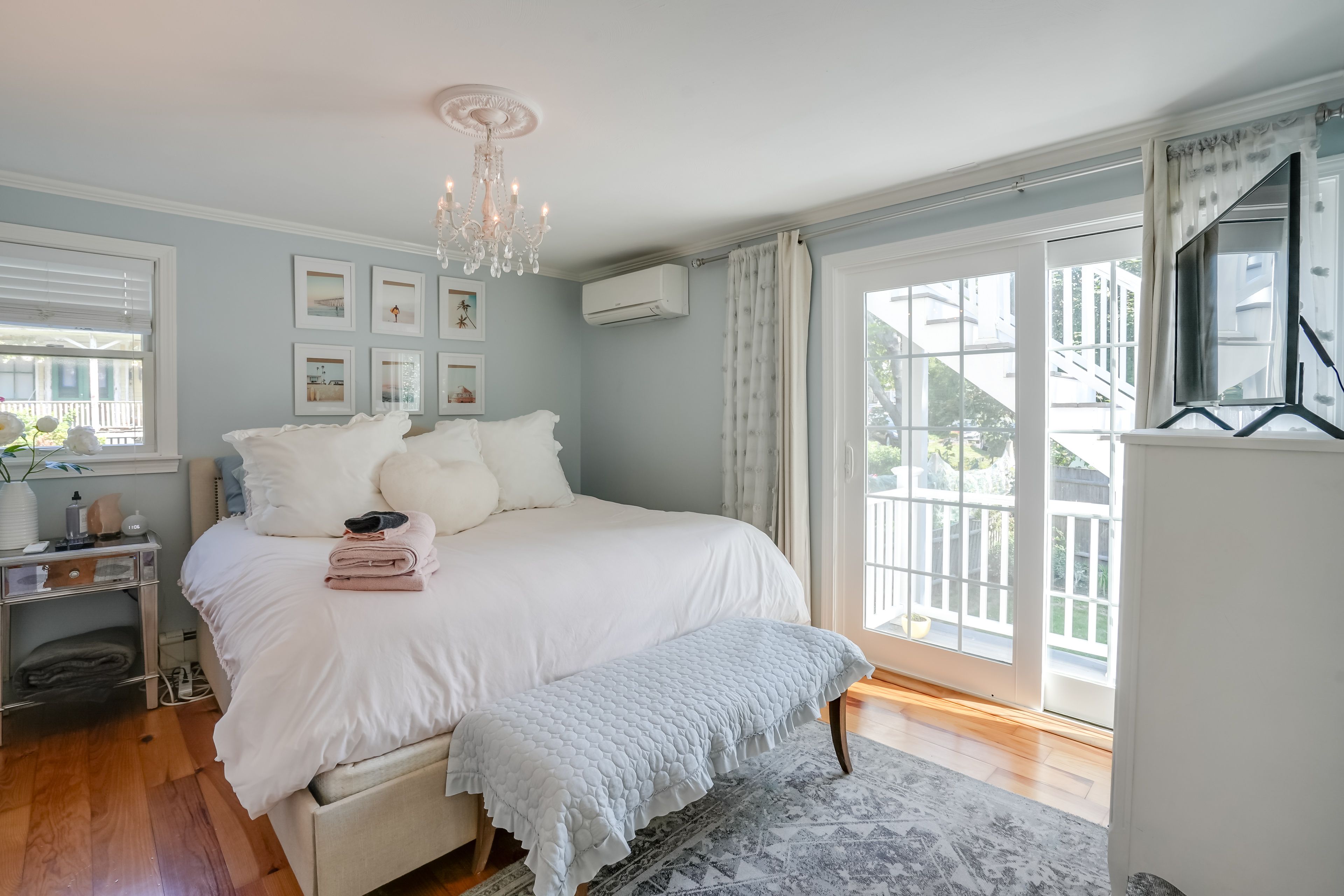 Bedroom | King Bed | Smart TV