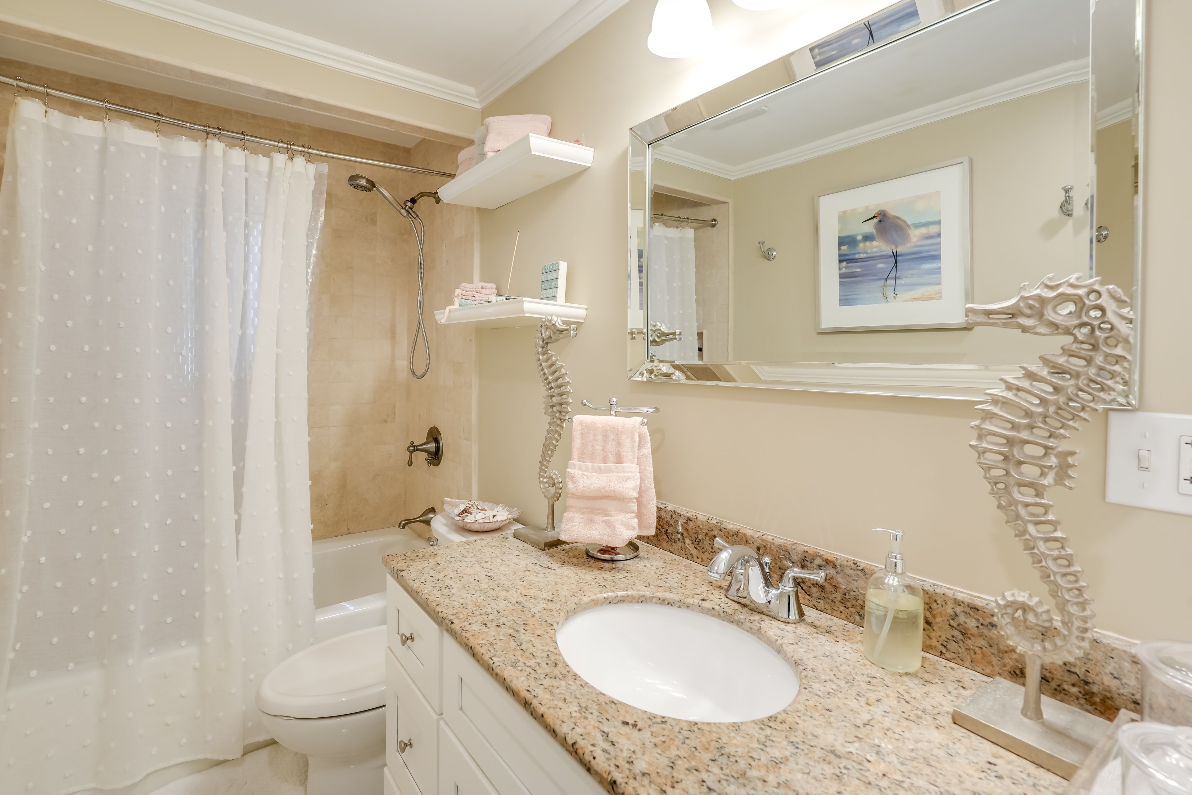 Full Bathroom | Complimentary Toiletries | Towels Provided