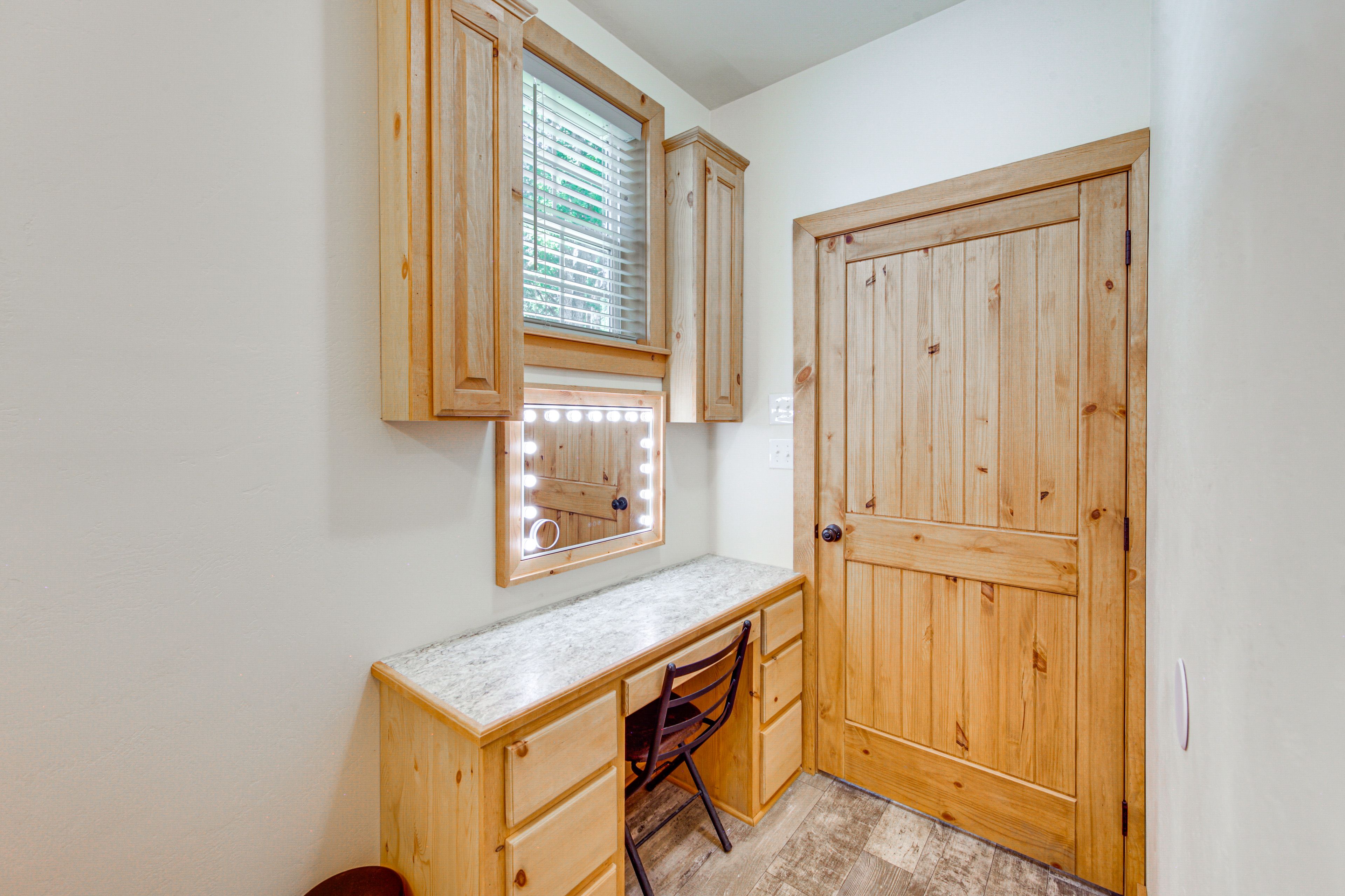 Full Bathroom | Complimentary Toiletries