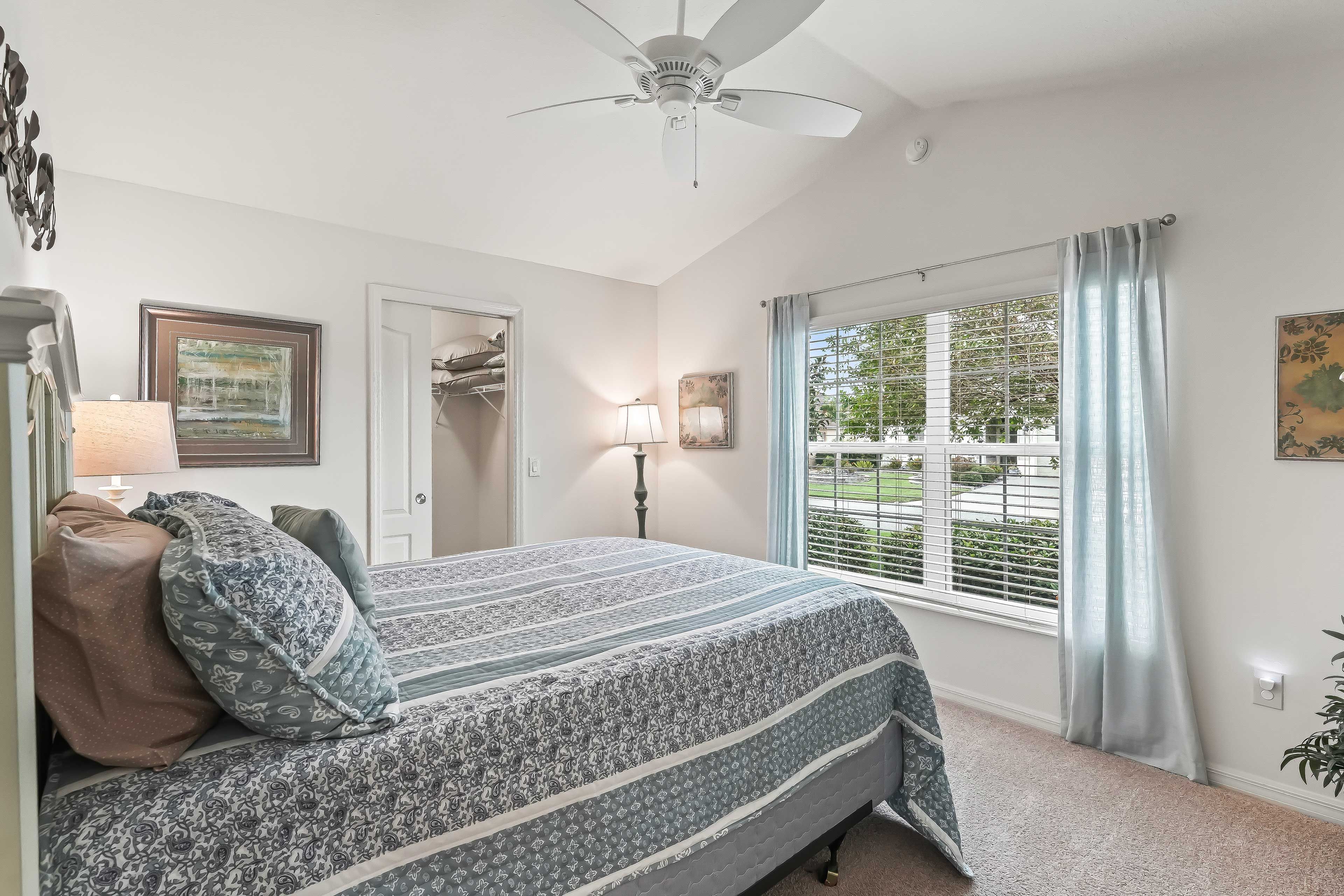 Bedroom 2 | Queen Bed