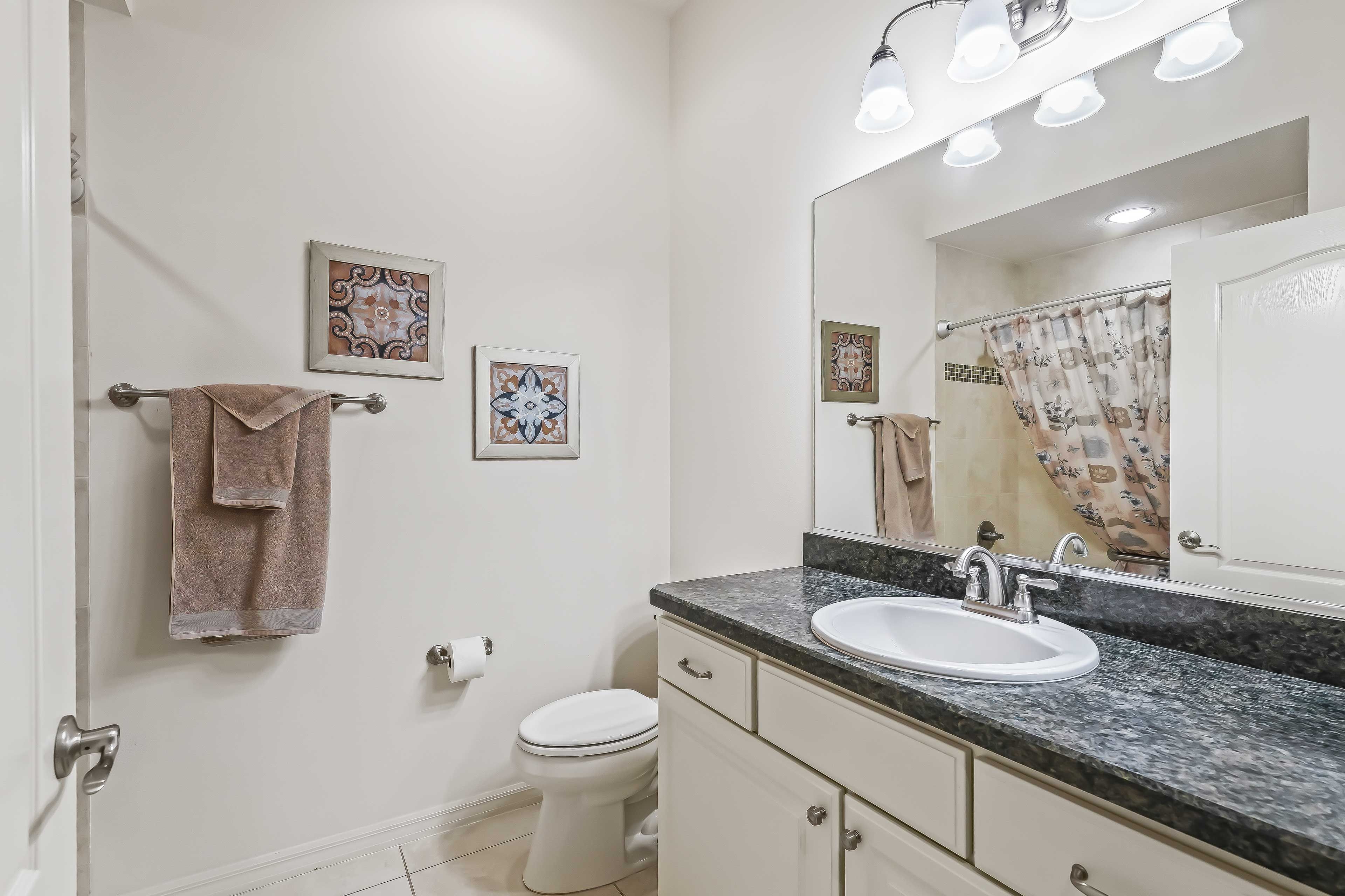 Full Bathroom | Towels Provided
