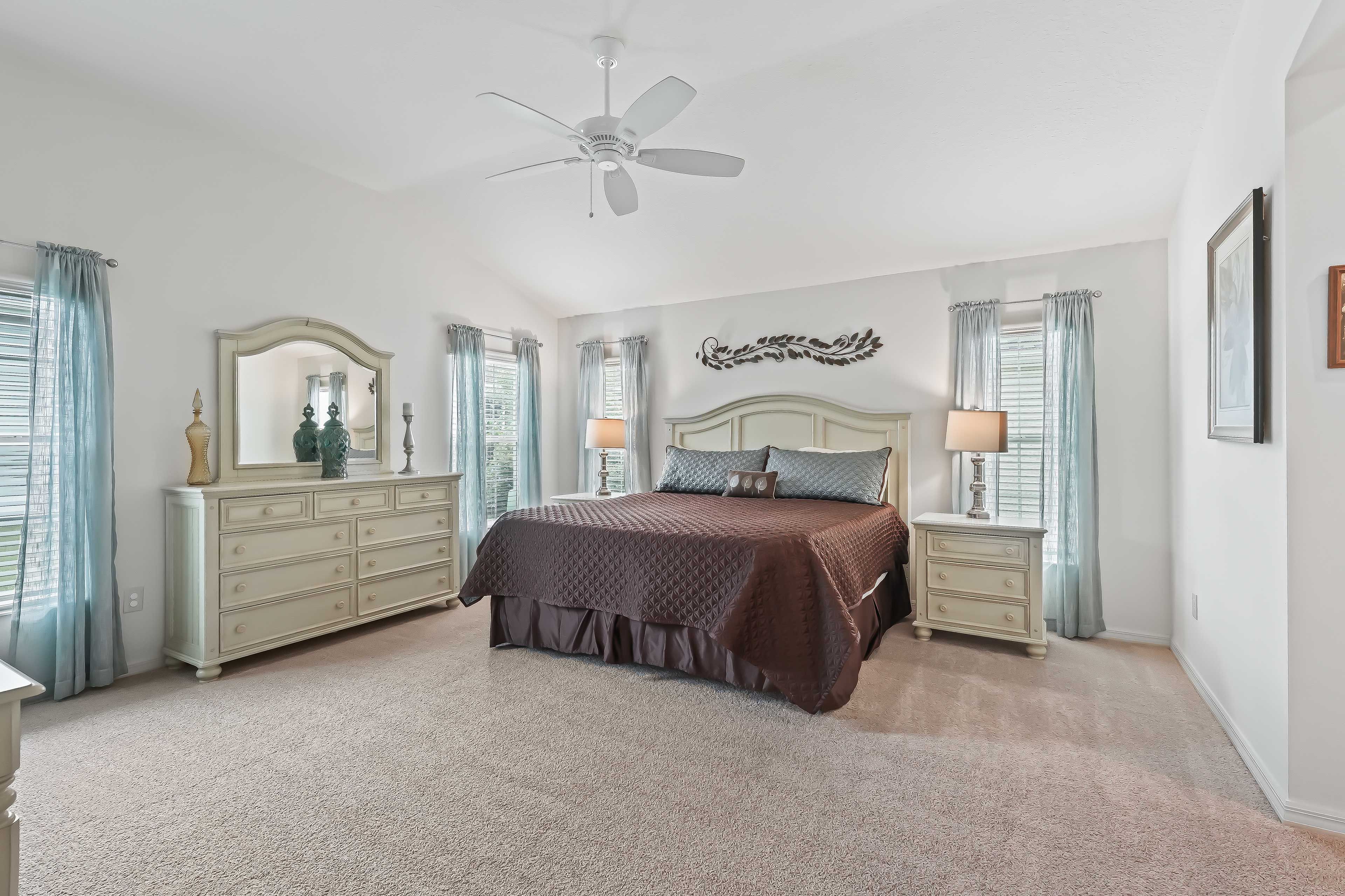 Bedroom 1 | King Bed | Smart TV