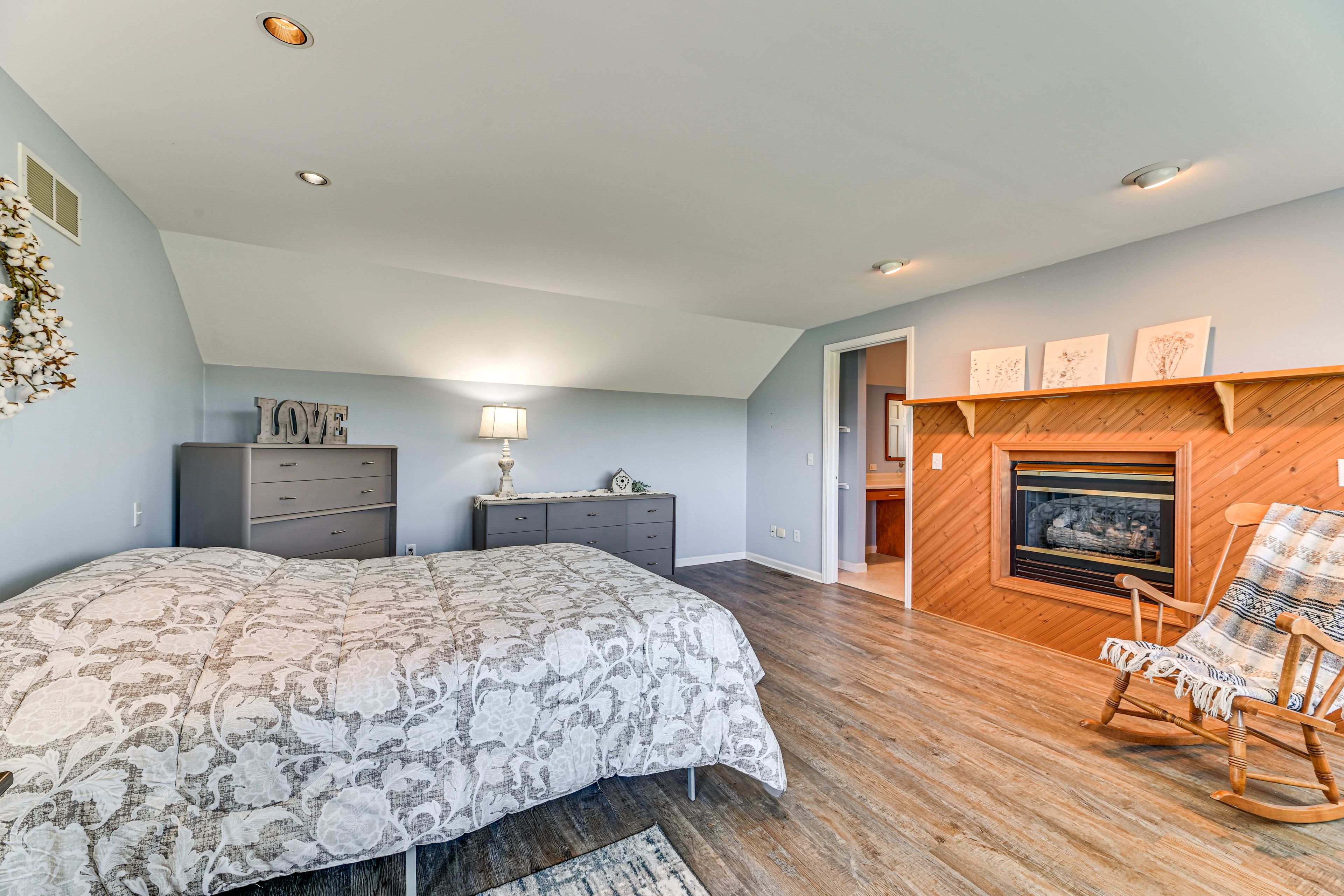 Bedroom 3 | Queen Bed | Crib | Gas Fireplace | 2nd Floor