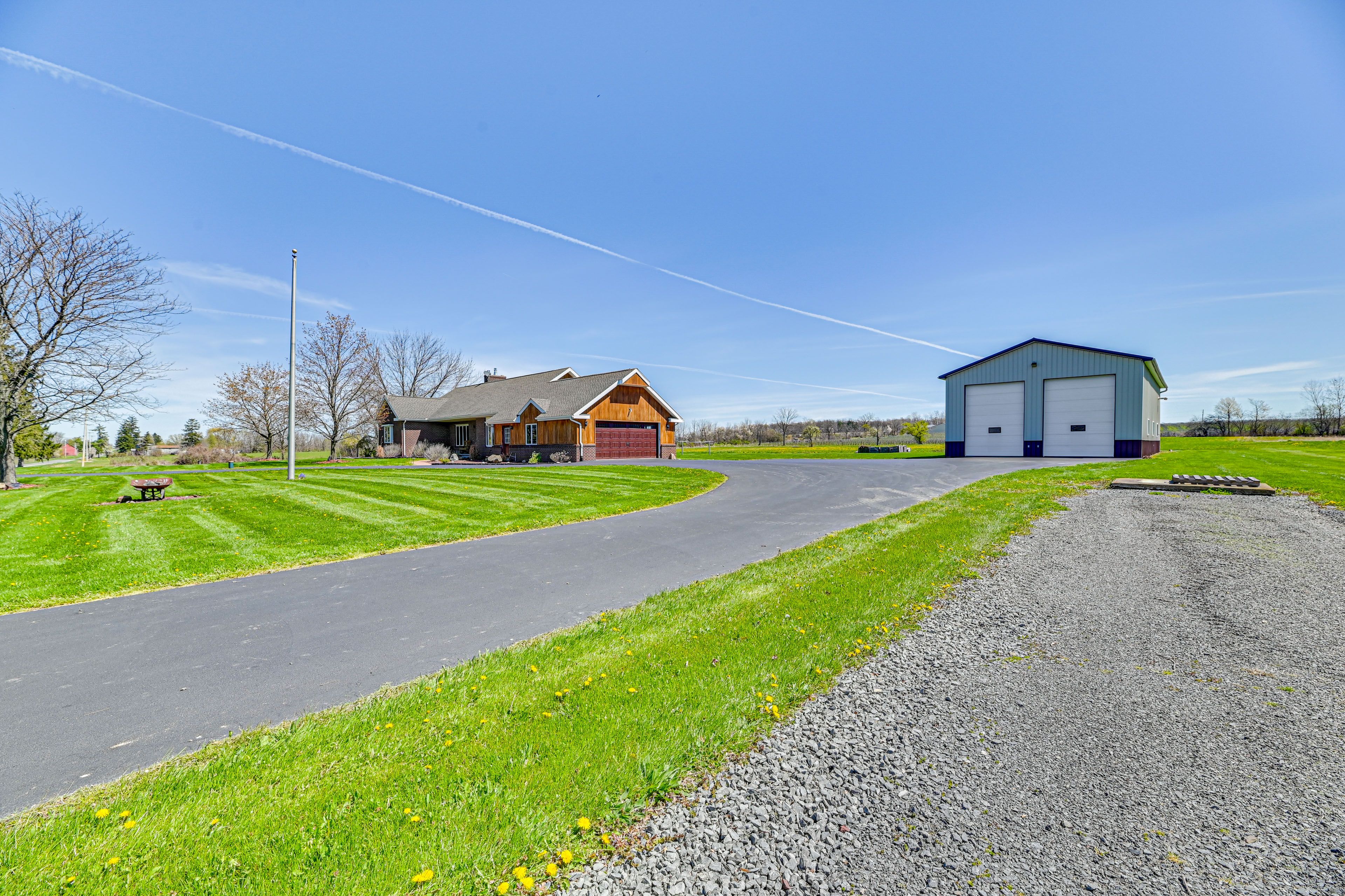 Parking | Driveway (6 Vehicles)