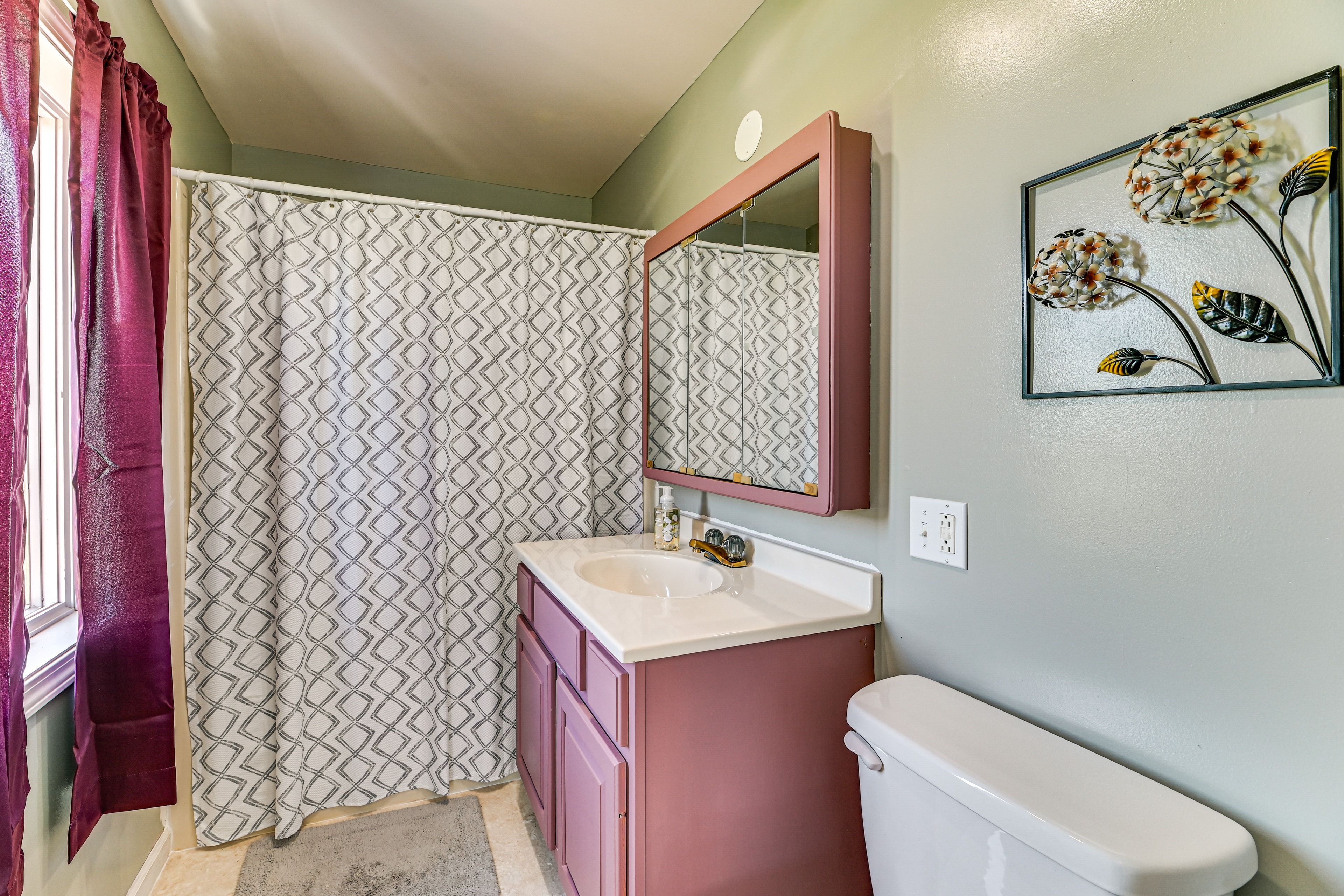 Full Bathroom | 2nd Floor