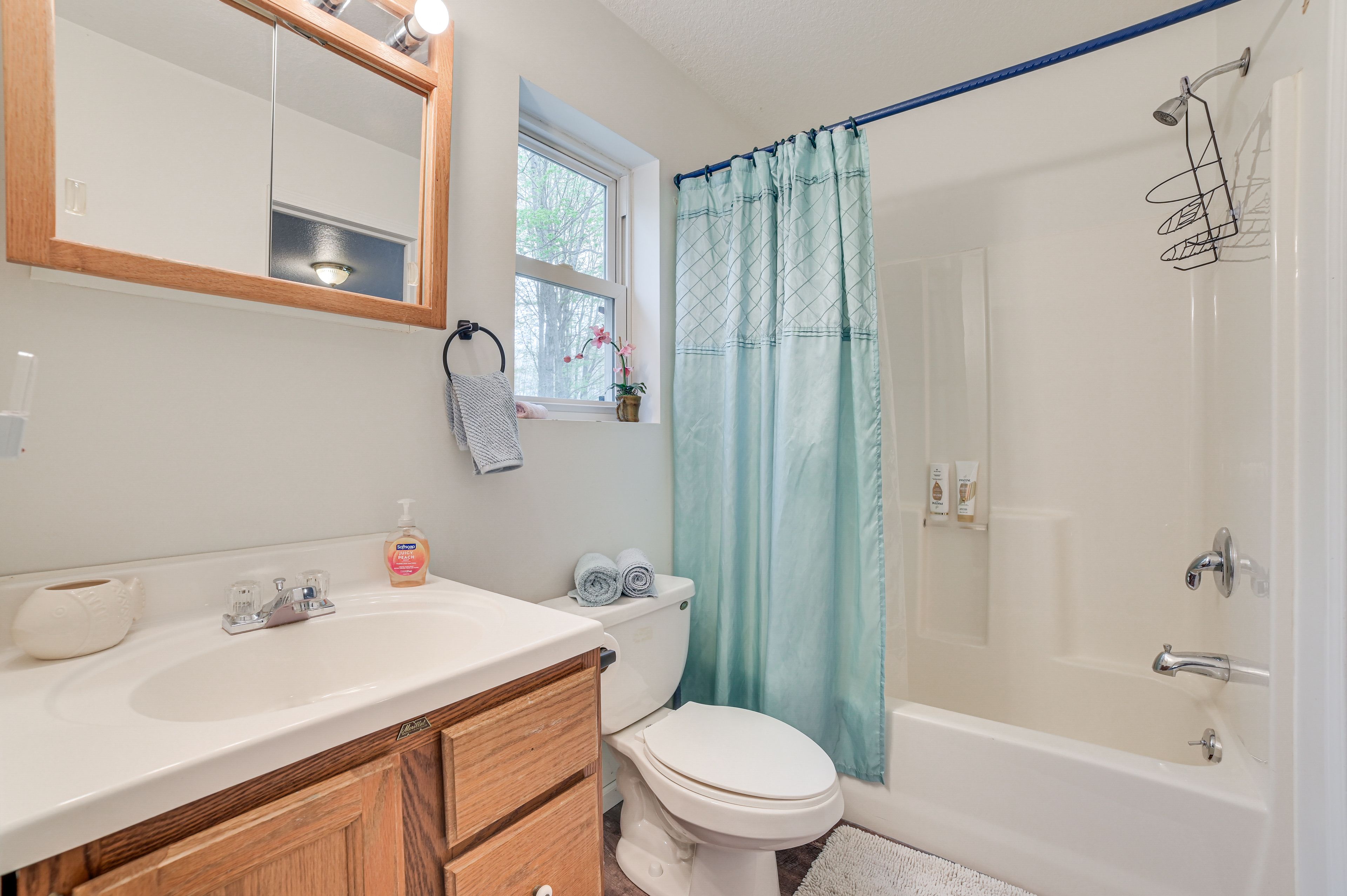 Full Bathroom | 2nd Floor