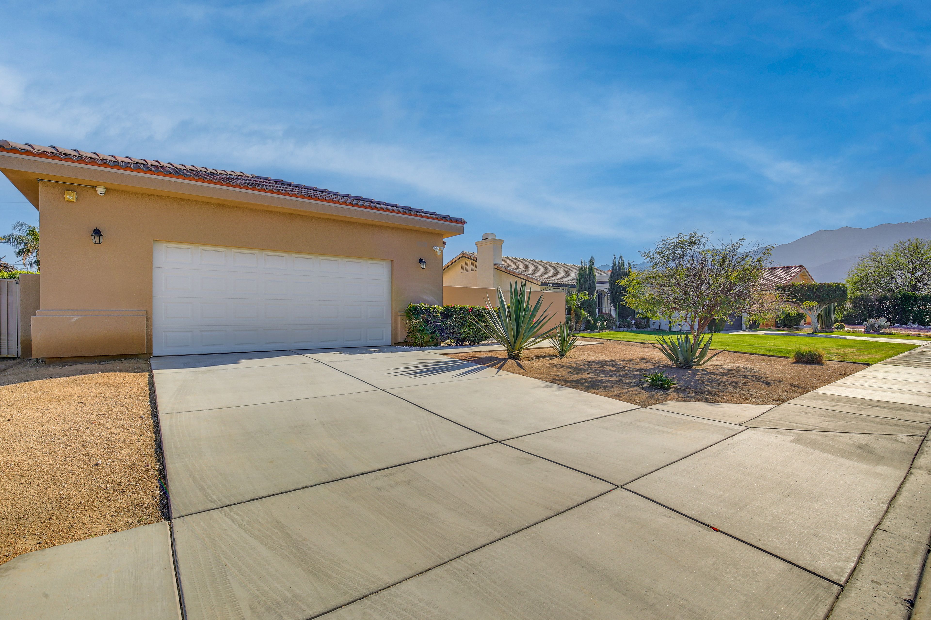 Home Exterior | Parking | Garage (2 Vehicles) | Driveway (2 Vehicles)